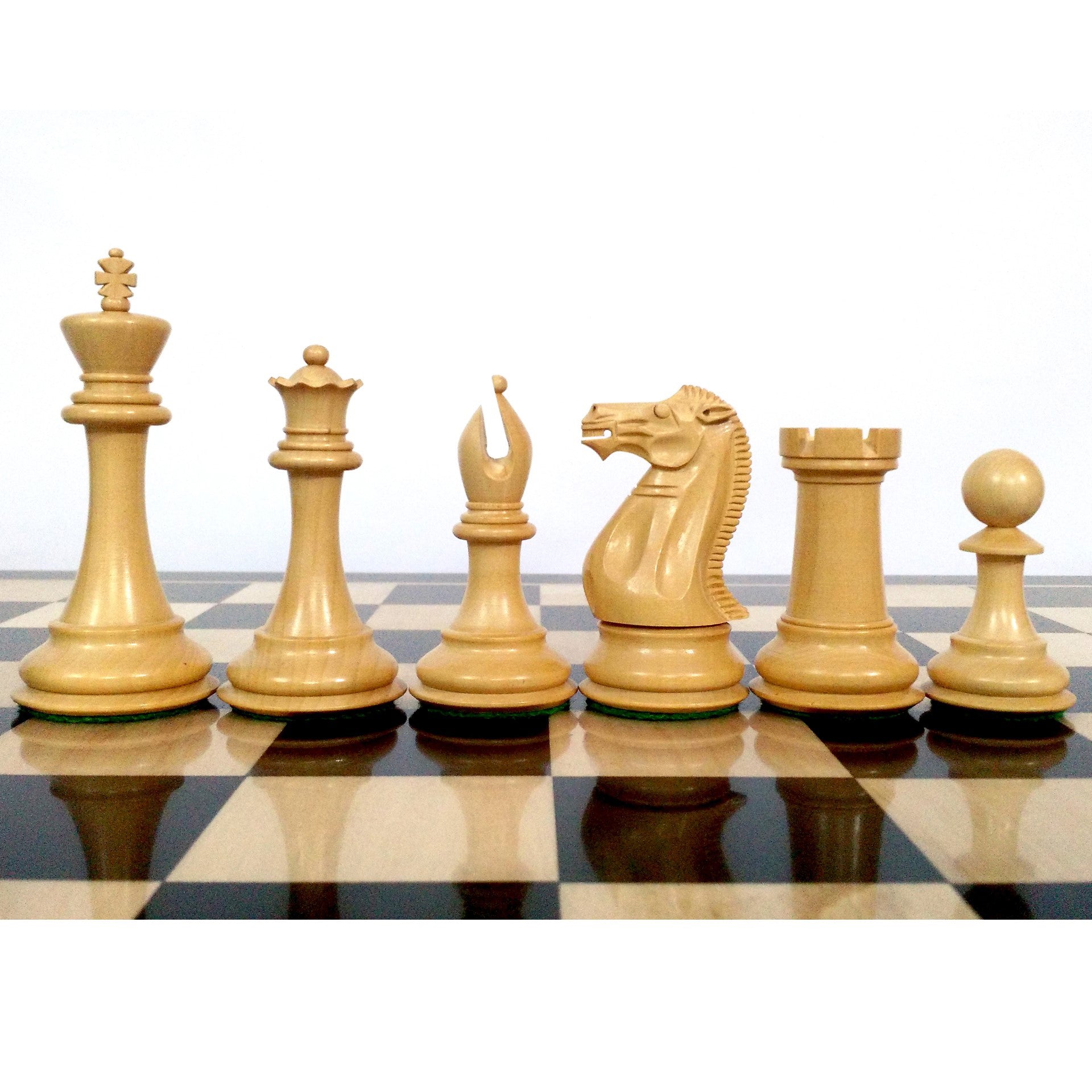 102mm king and matching chessmen in Ebony Wood and Boxwood