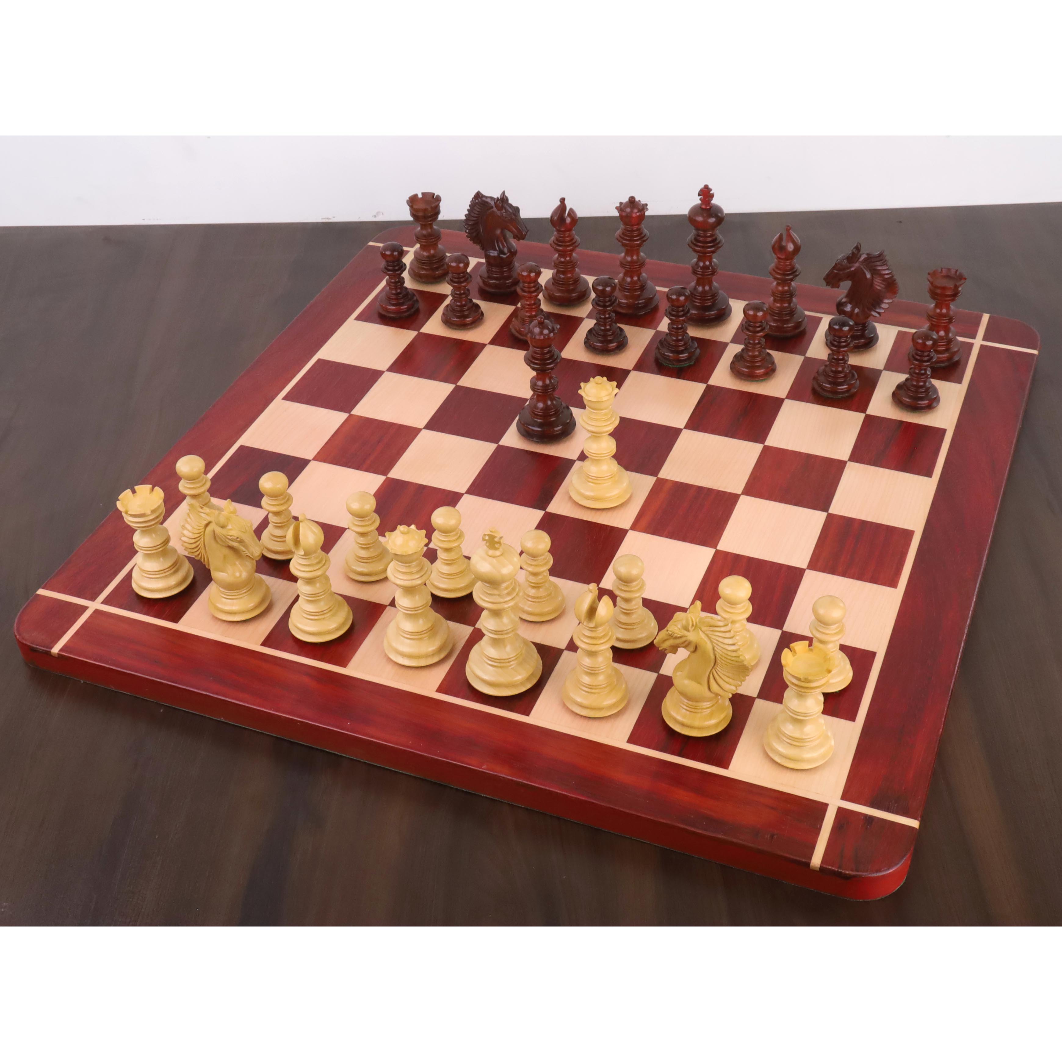 Bud Rosewood and Boxwood chessmen, 115mm king on a 46mm base