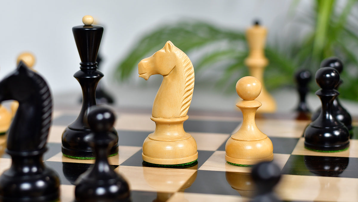 Ebonised boxwood Soviet chess pieces with two spare queens, 112mm king