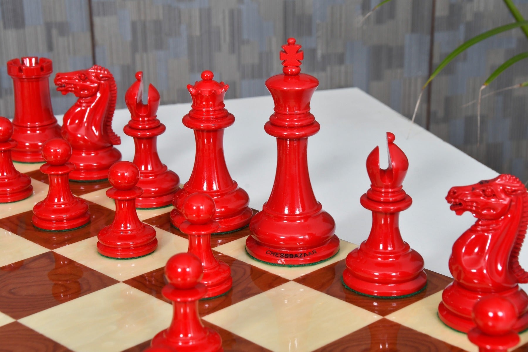 Painted crimson and ivory white Staunton chess pieces, 4.52 inch king