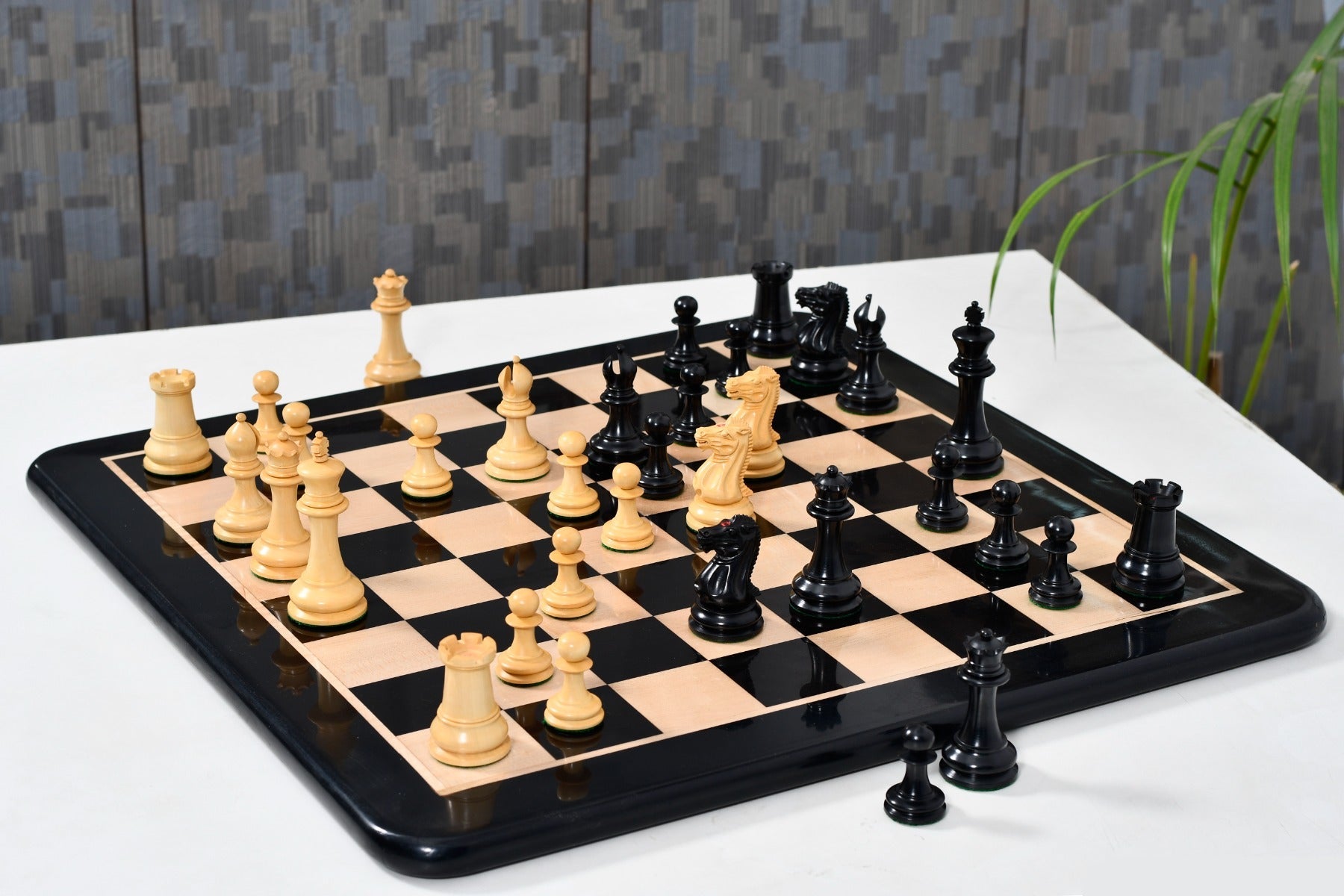 Reproduction 1849 Staunton 3.75 inch king chess set, Australia