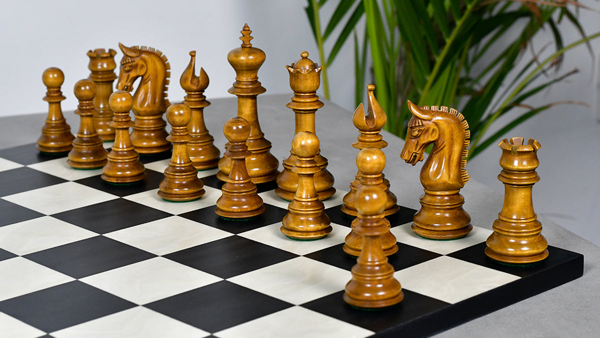 War Admiral luxury Staunton chess pieces, 34 chessmen in ebony and antiqued boxwood
