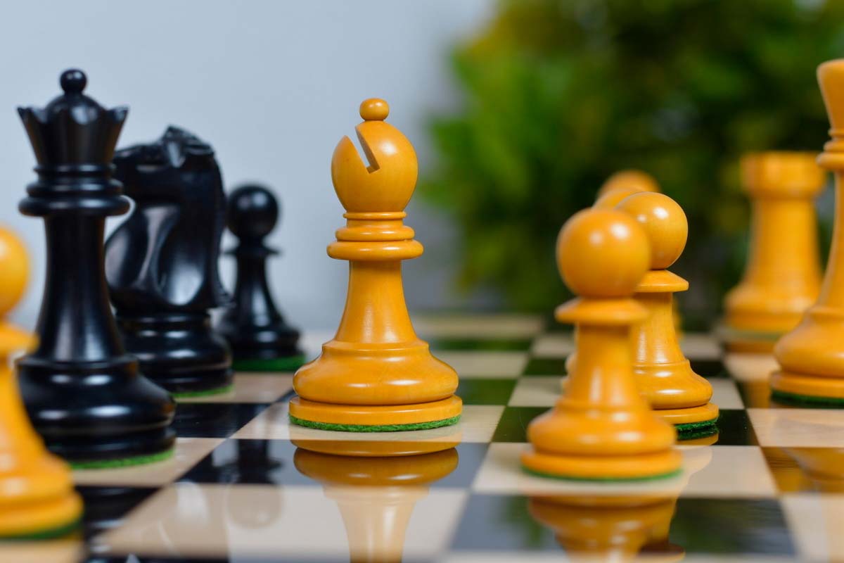 Reproduction Fischer Spassky Staunton pieces in antique boxwood, 96mm king