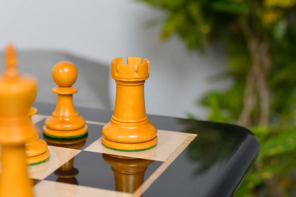 Wooden chess pieces in antique boxwood, 1972 Fischer Spassky reproduction