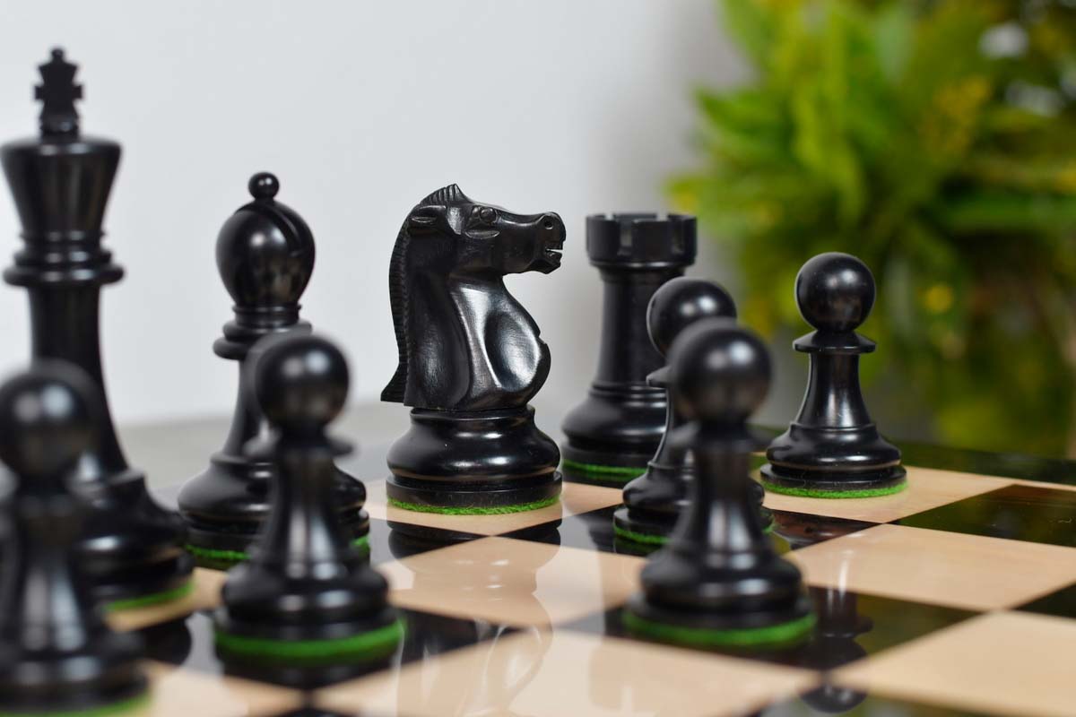 96mm king chess pieces in ebonised and antique boxwood, Fischer Spassky set