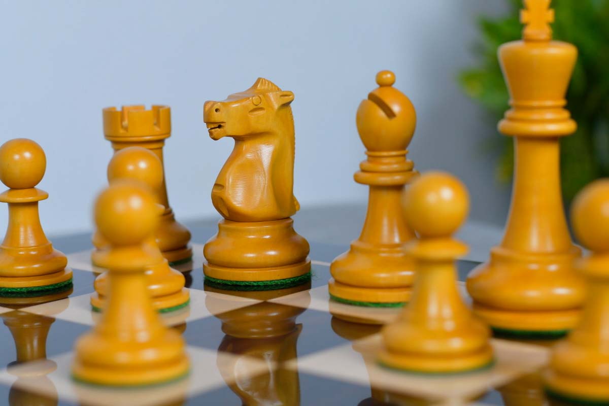 1972 Fischer Spassky chess set, 96mm king, Ebonised finish with its 53cm solid ebony and boxwood board