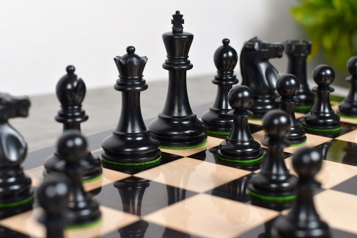 1972 Fischer Spassky reproduction chess pieces, natural boxwood light side