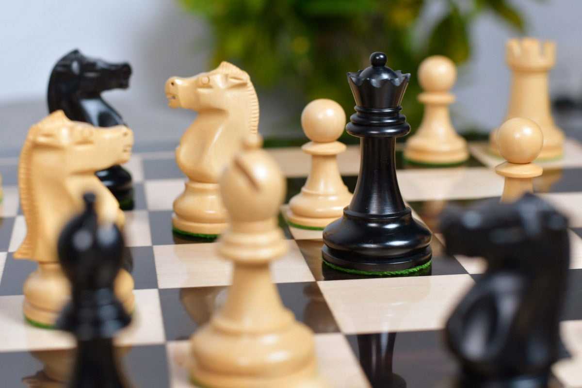 1972 Fischer Spassky natural boxwood chess pieces, ebonised dark side