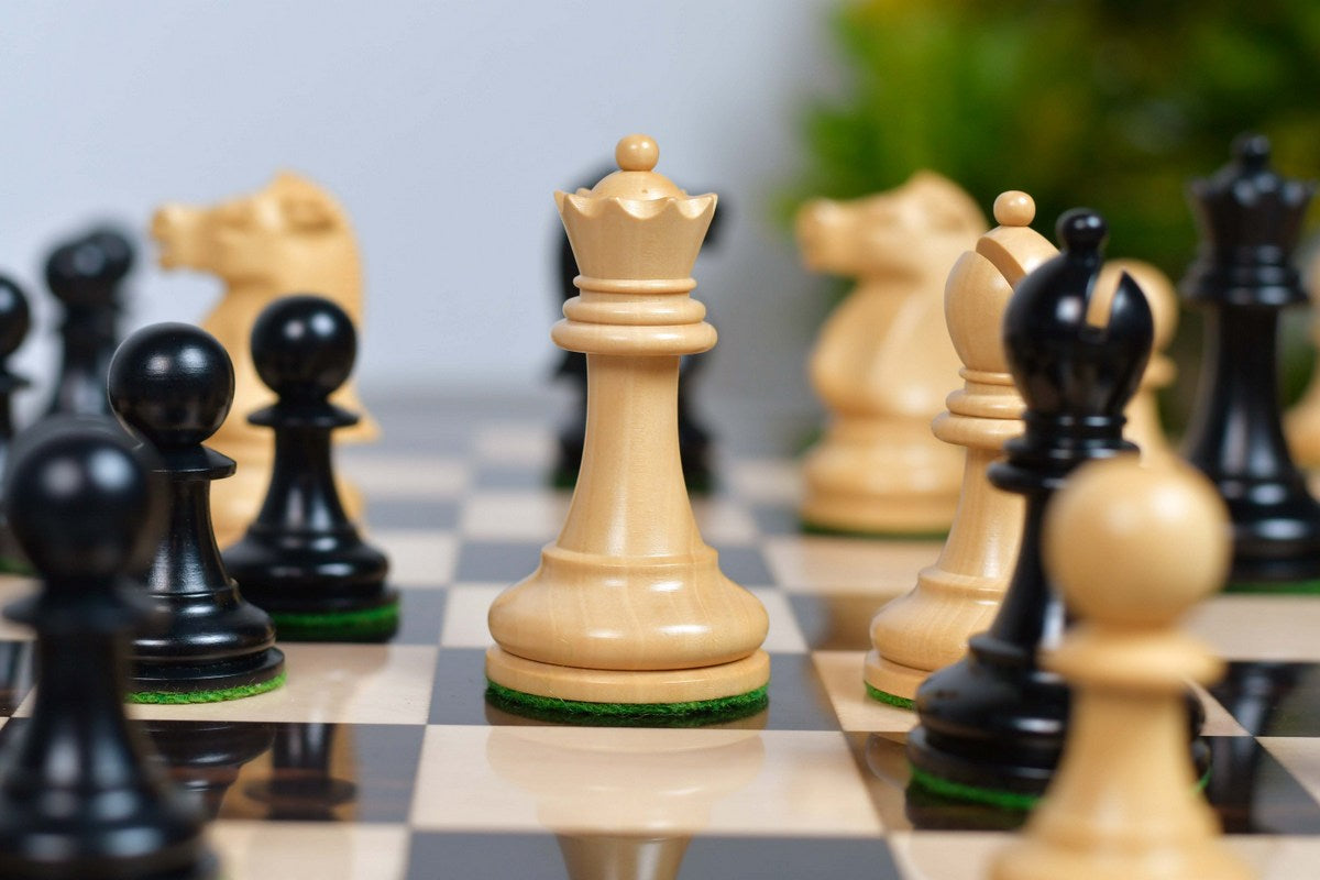 Wooden chess pieces in natural boxwood, 1972 Fischer Spassky reproduction
