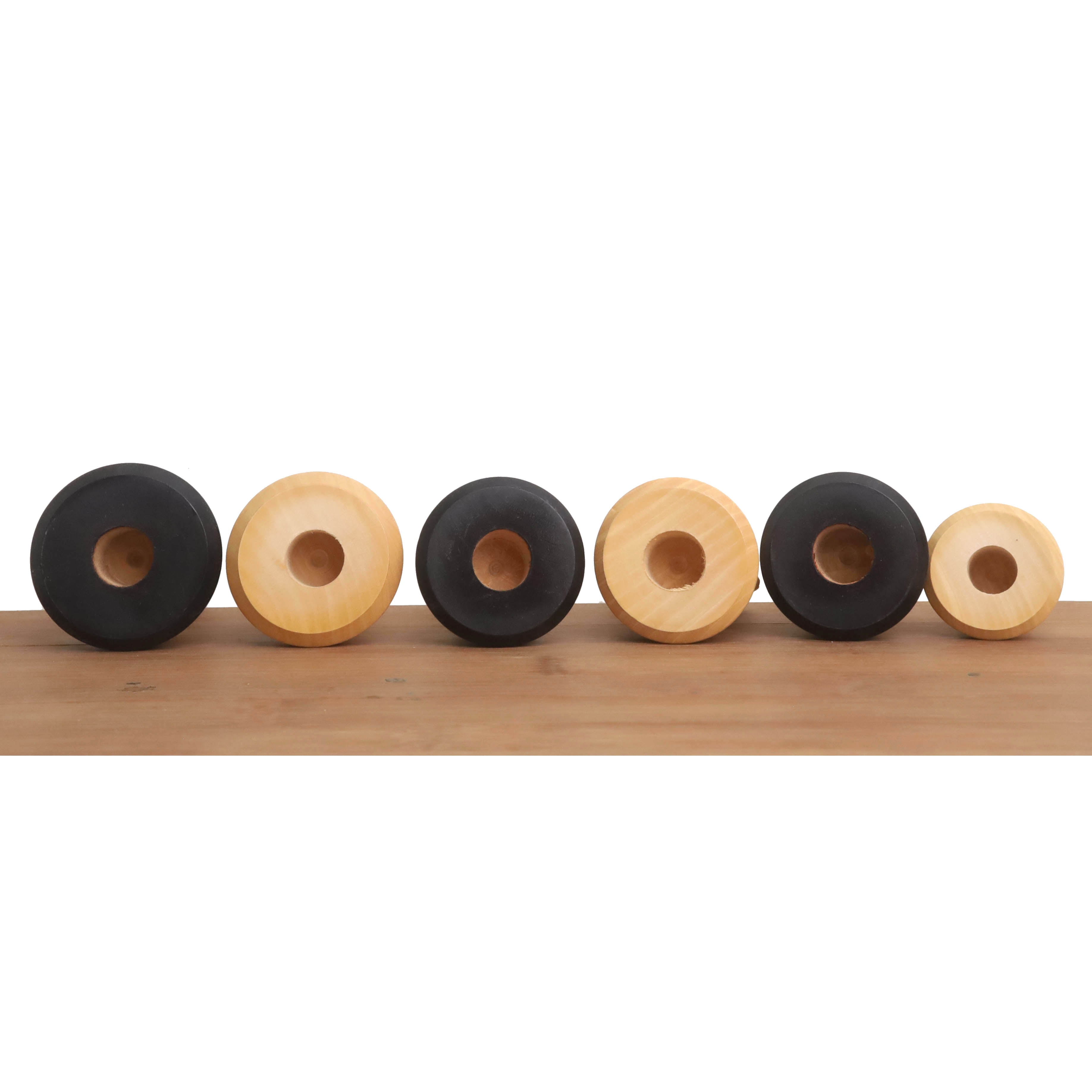 Ebonised Boxwood and Boxwood chessmen, 92mm king