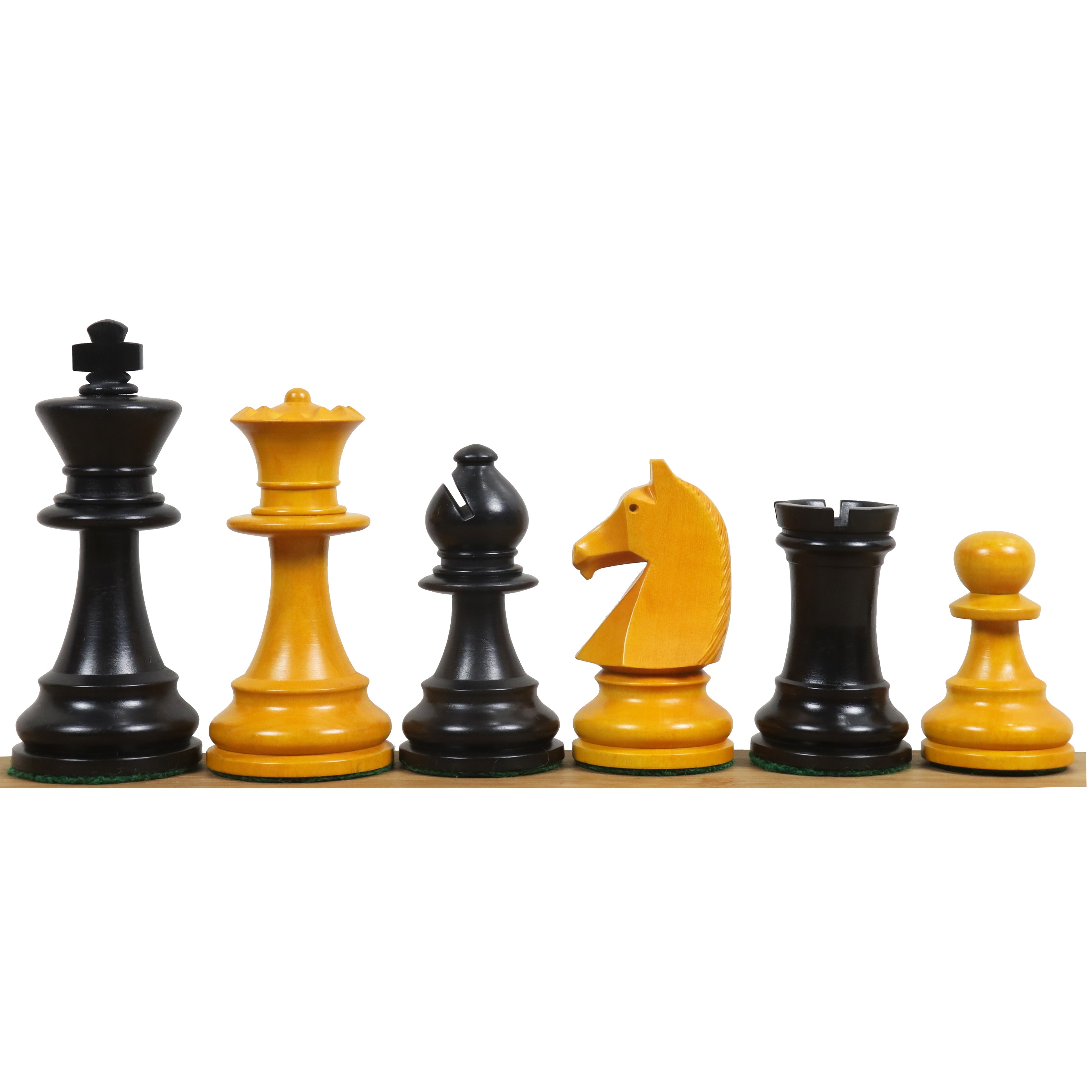 Antiqued Boxwood and Ebonised Boxwood chessmen with a 98mm king