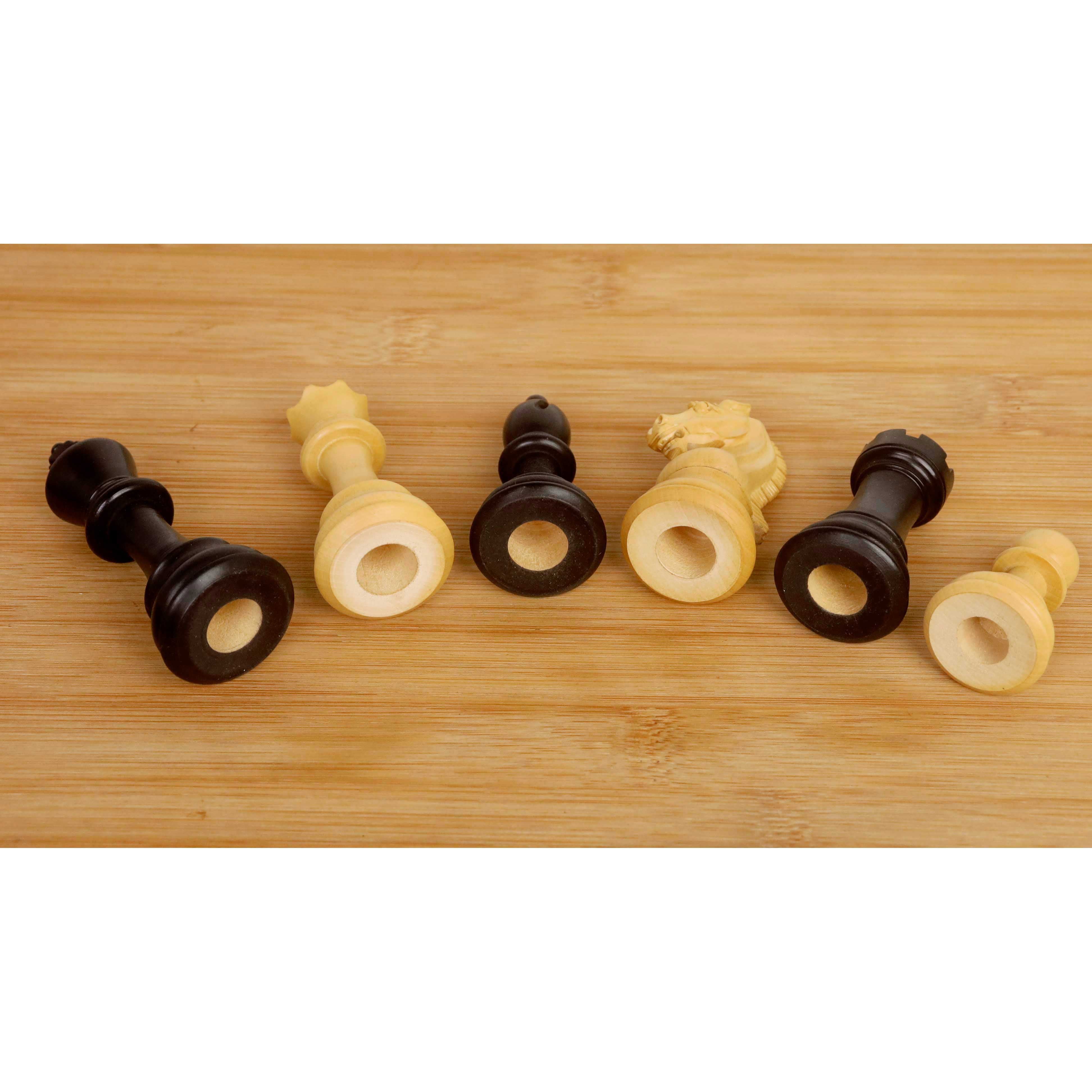 Ebonised Boxwood and Boxwood chessmen, 77mm king