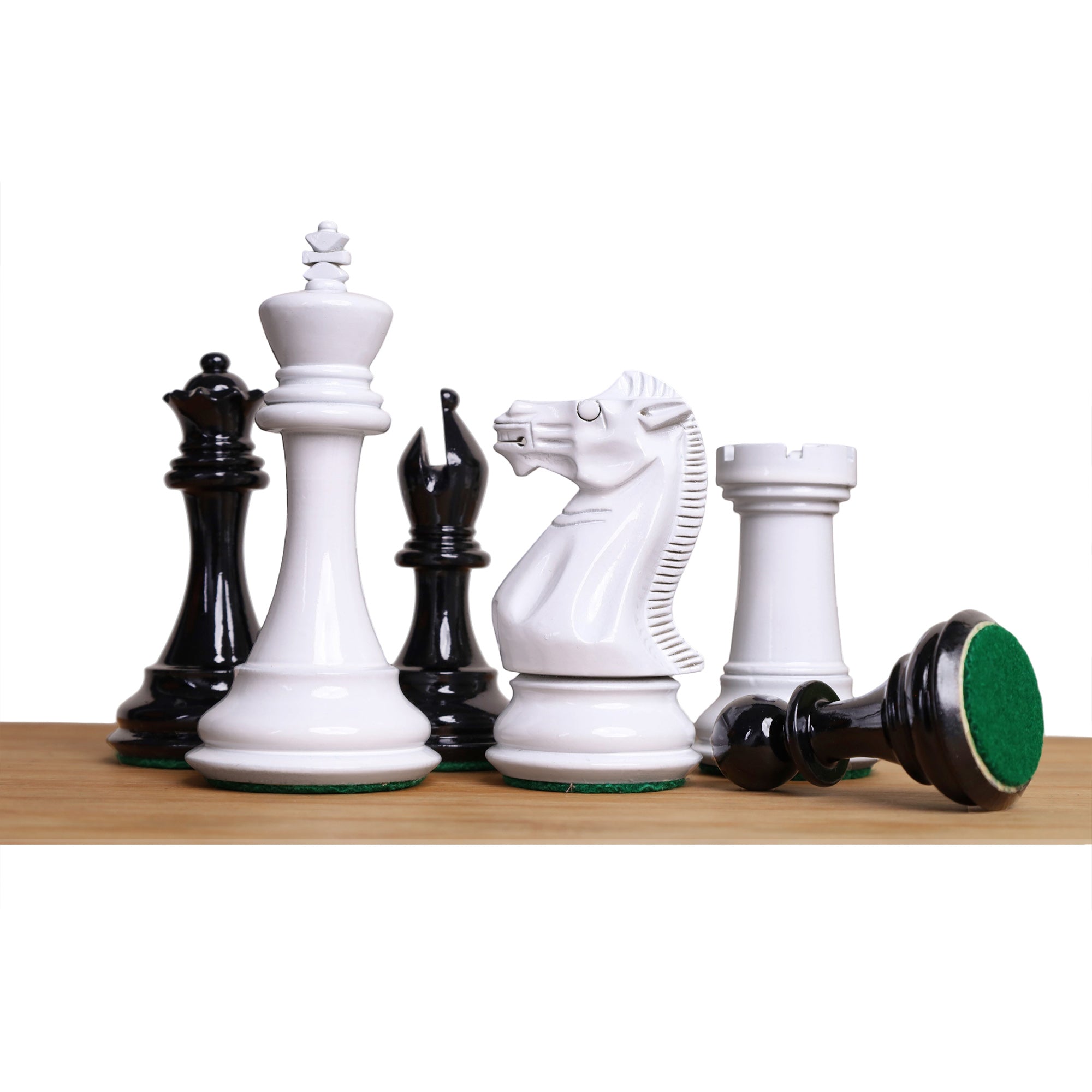 Sleek Staunton Lacquered Boxwood 102mm Chess Pieces