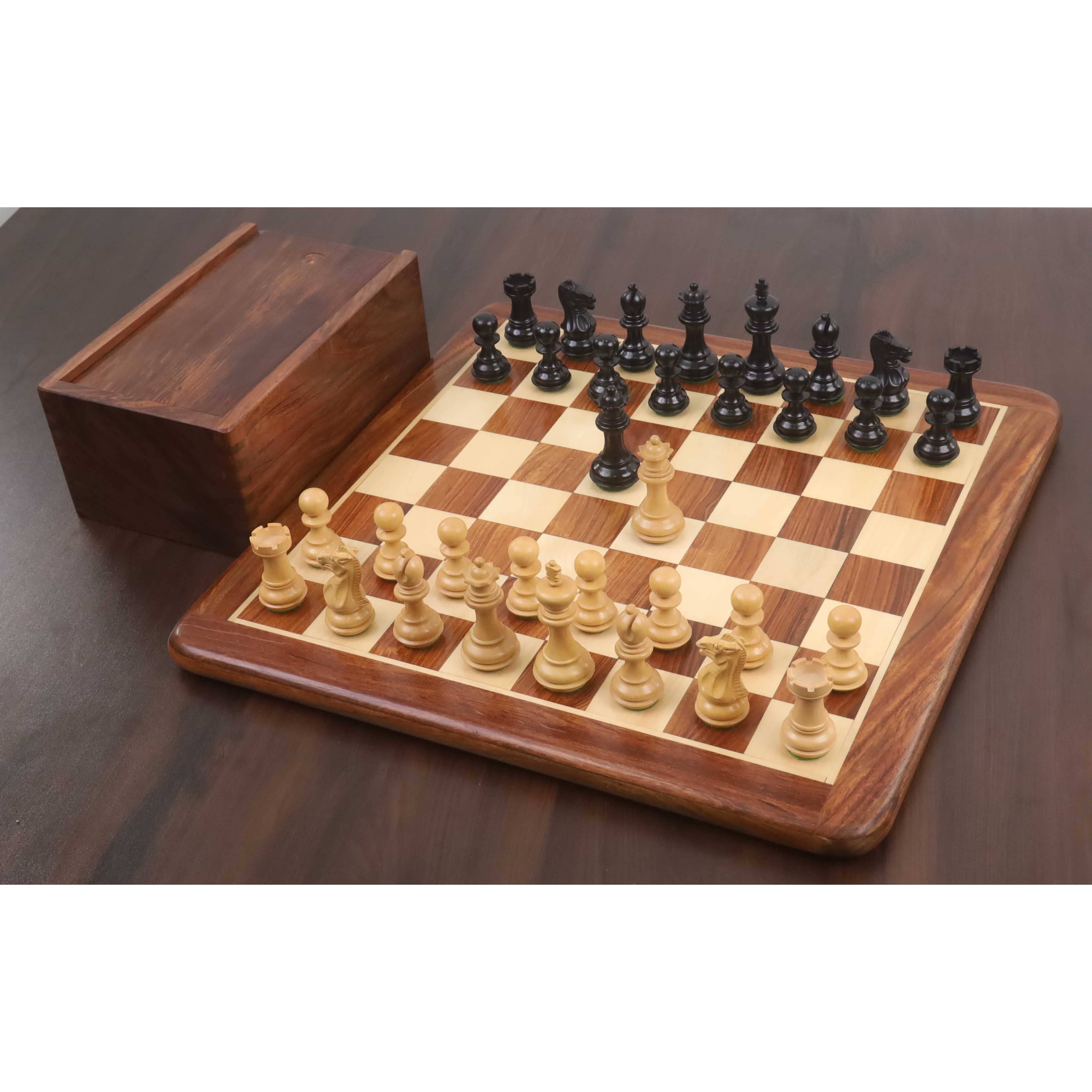 Ebonised Boxwood and Boxwood chessmen, 81mm king on a 36mm base