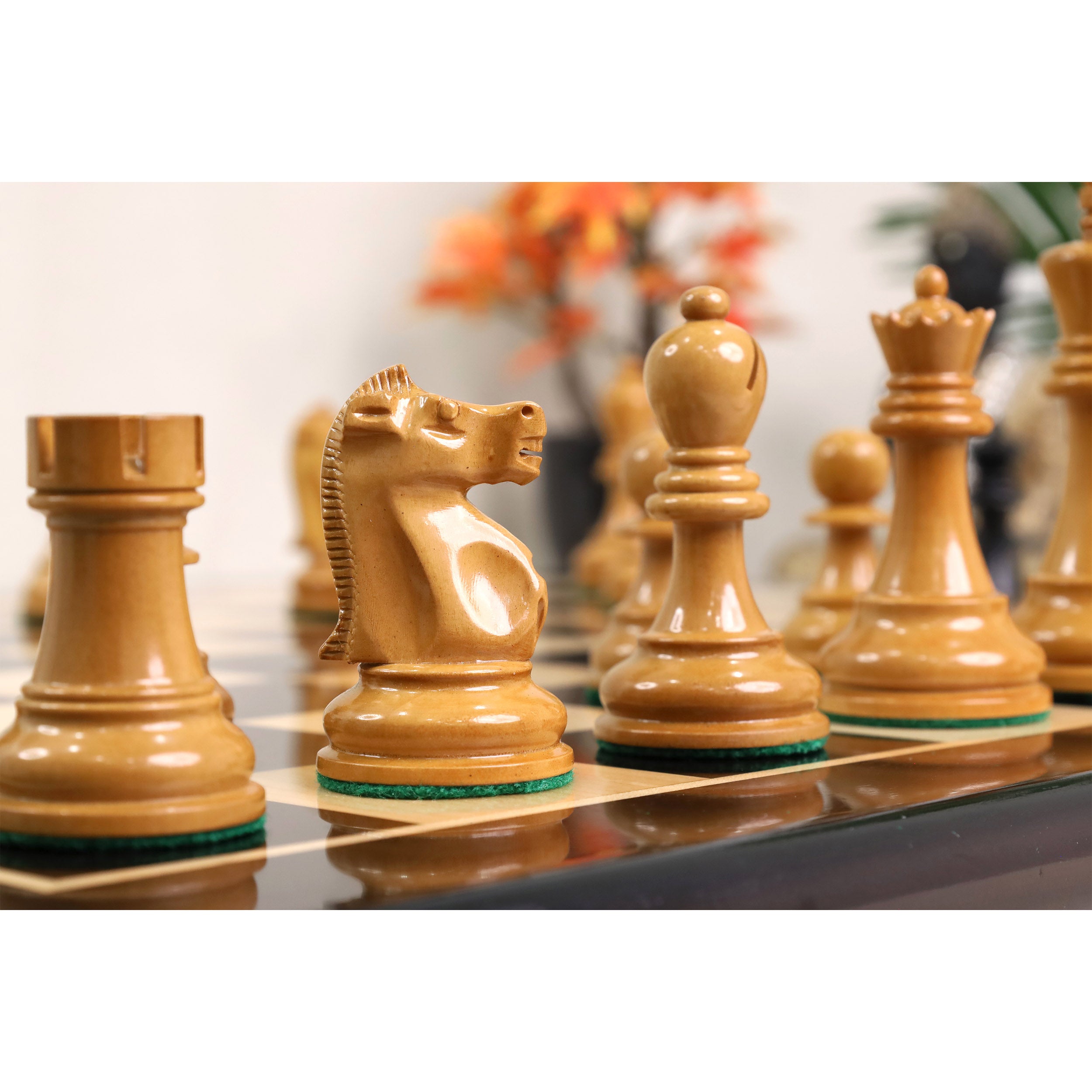 97mm king and matching chessmen in Ebony and Distress Antiqued Boxwood