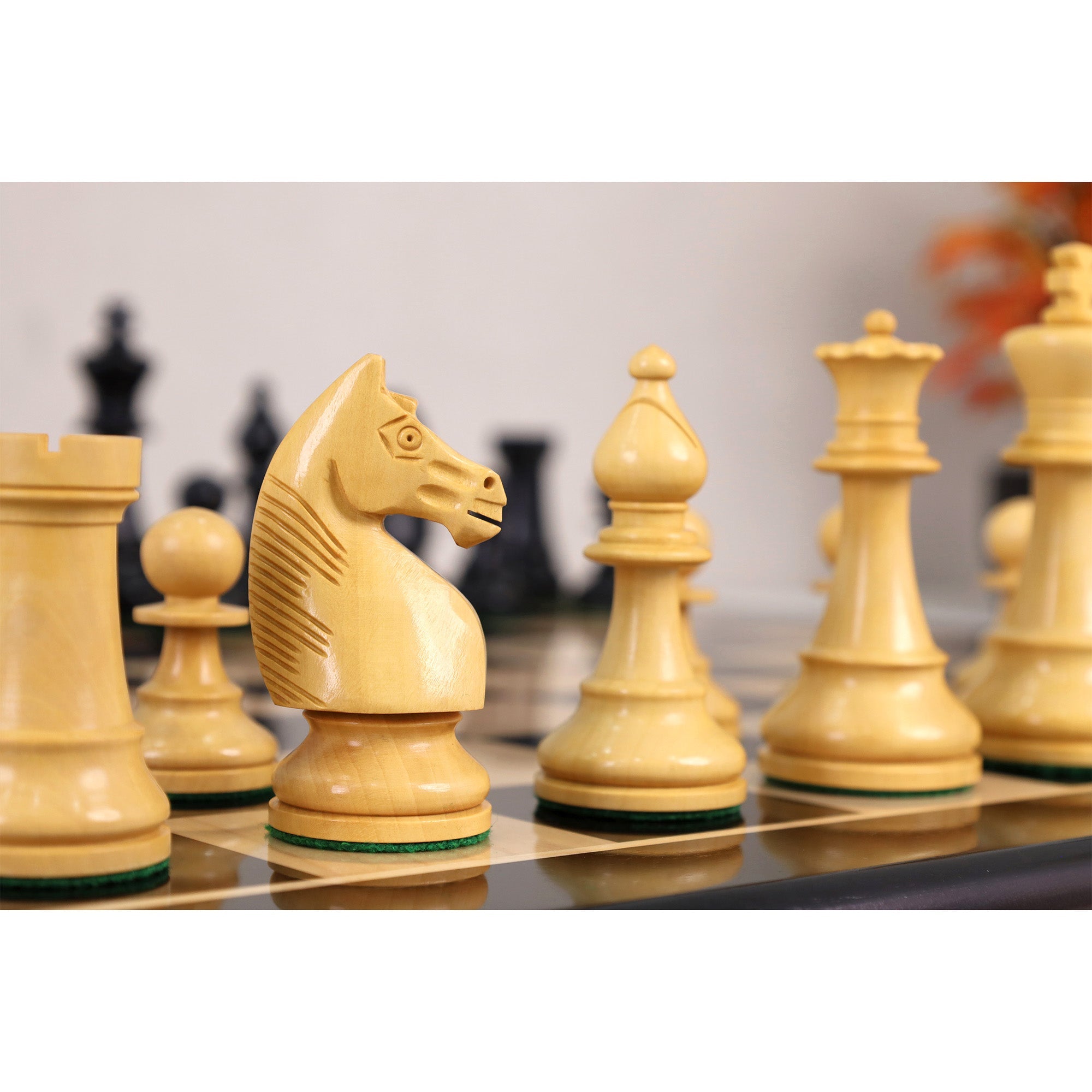 Ebonised Boxwood and Boxwood chessmen with a 43mm king base