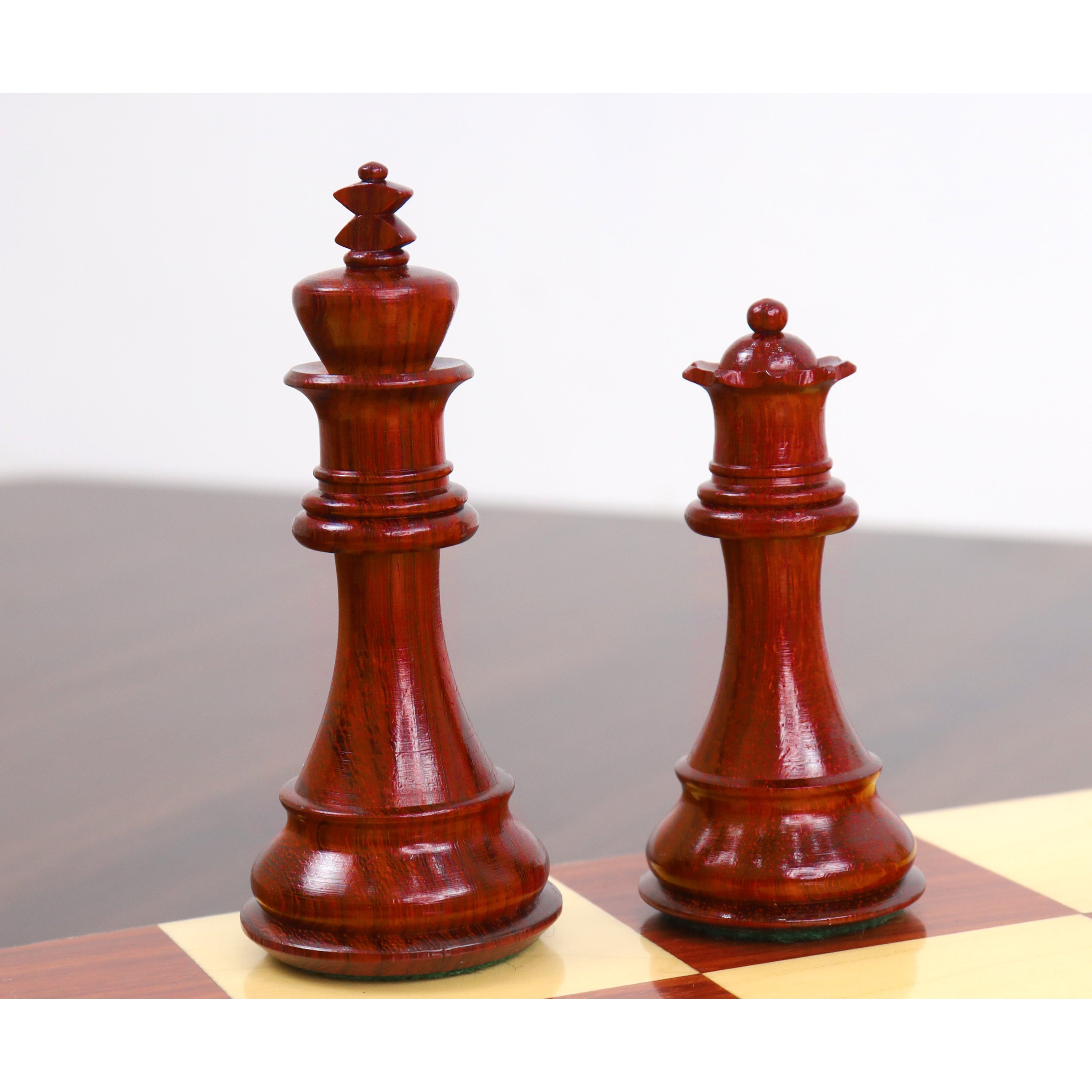 34 piece chessmen set in Bud Rosewood and Boxwood