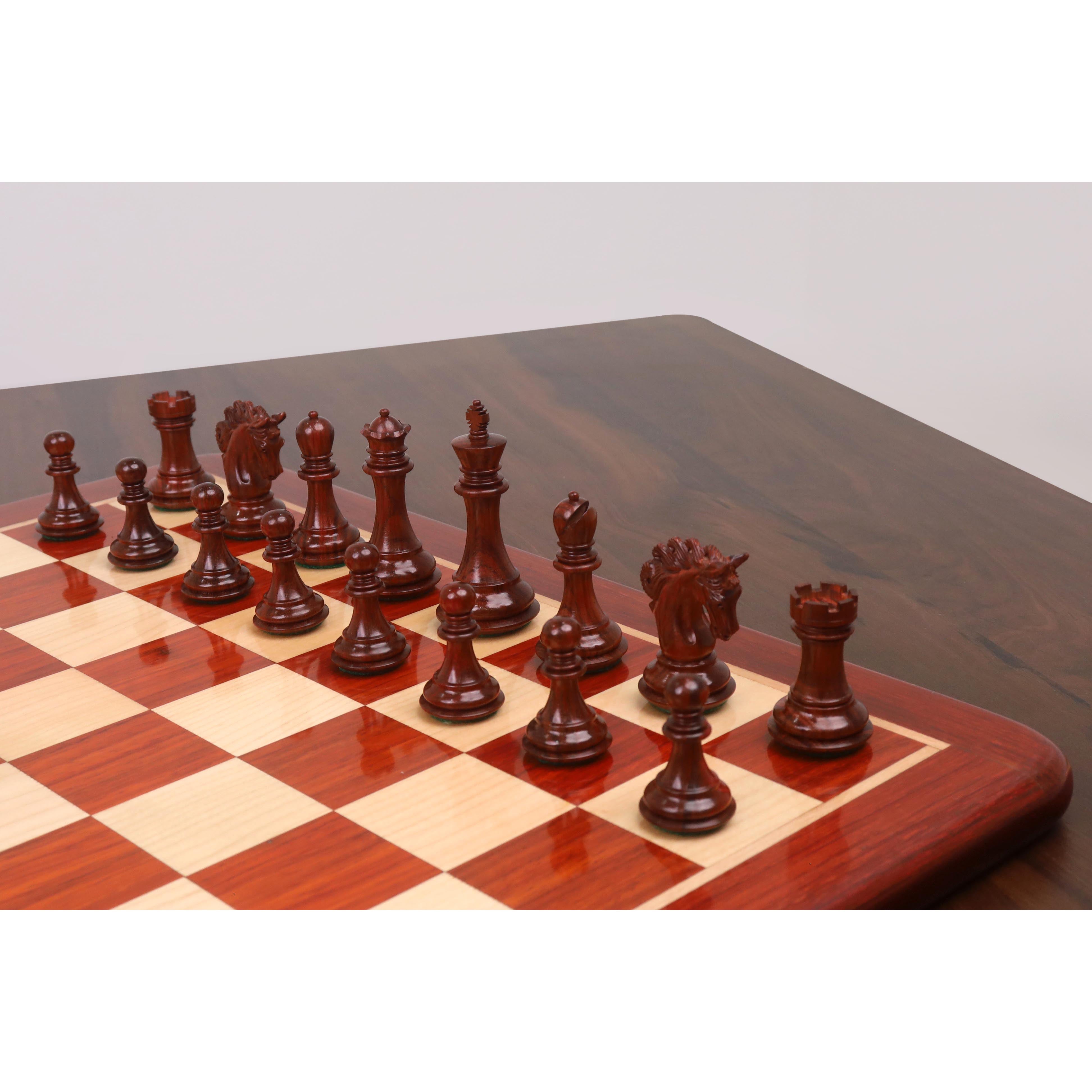 Bud Rosewood and Boxwood chessmen with a 37mm king base