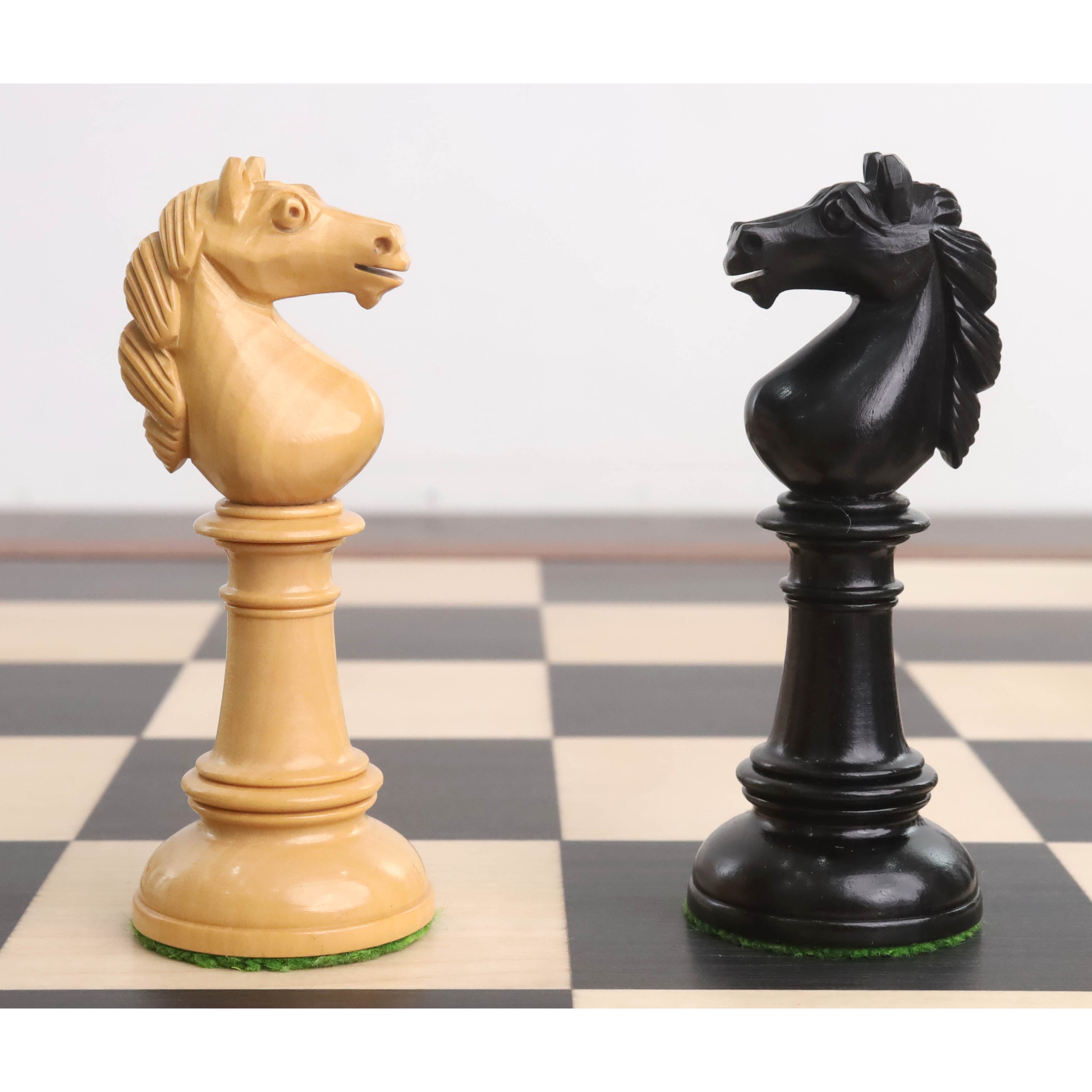 Ebony Wood and Boxwood chessmen at 1,000 grams complete