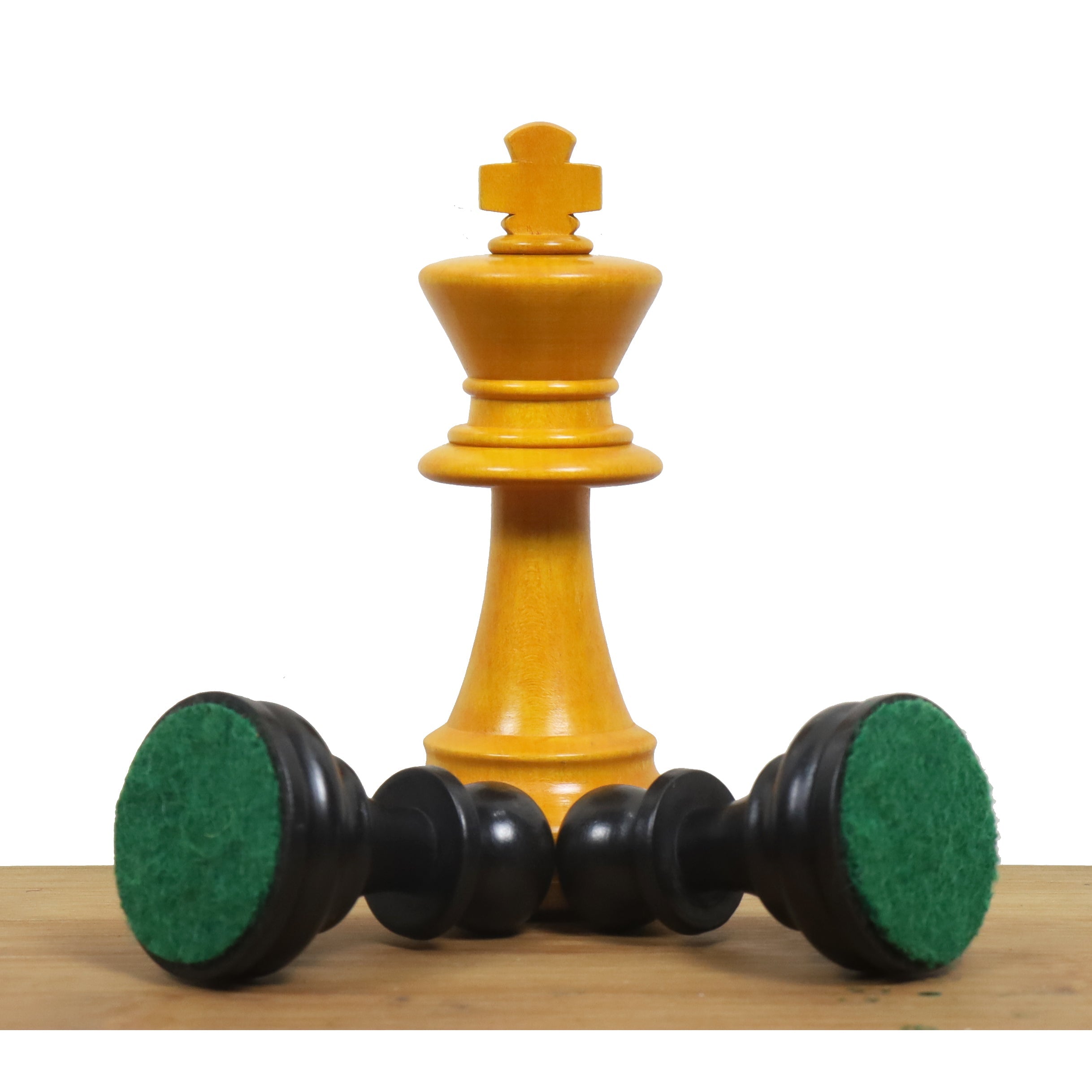 Antiqued Boxwood and Ebonised Boxwood chessmen at 1,060 grams complete