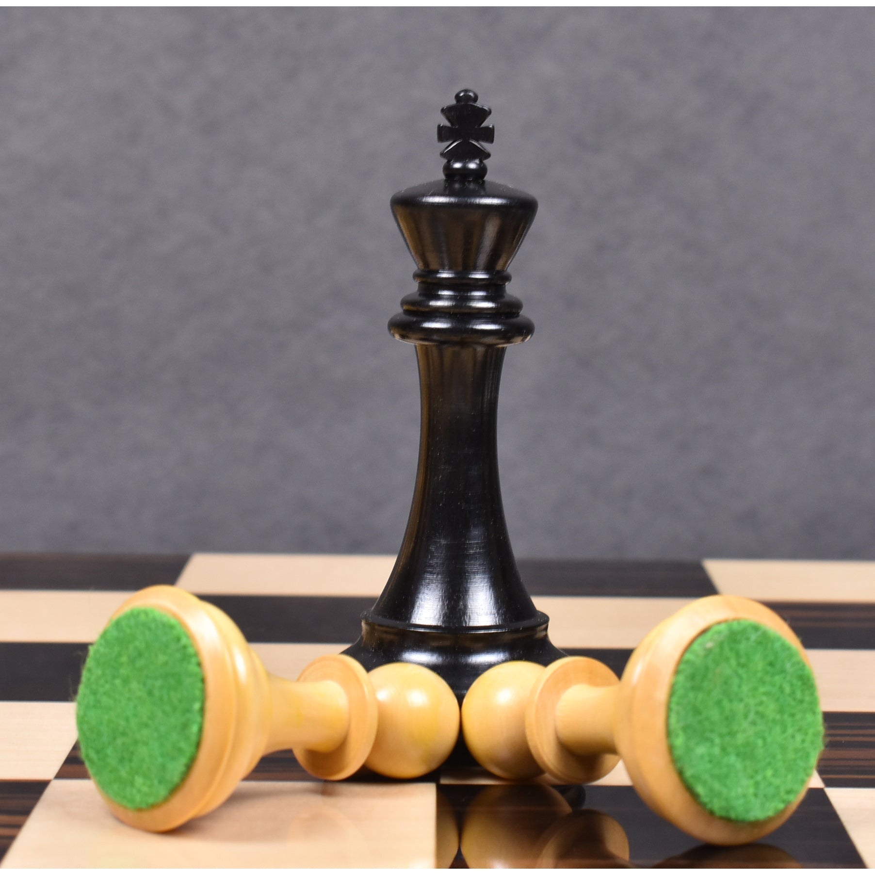 34 piece chessmen set in Ebony Wood and Boxwood
