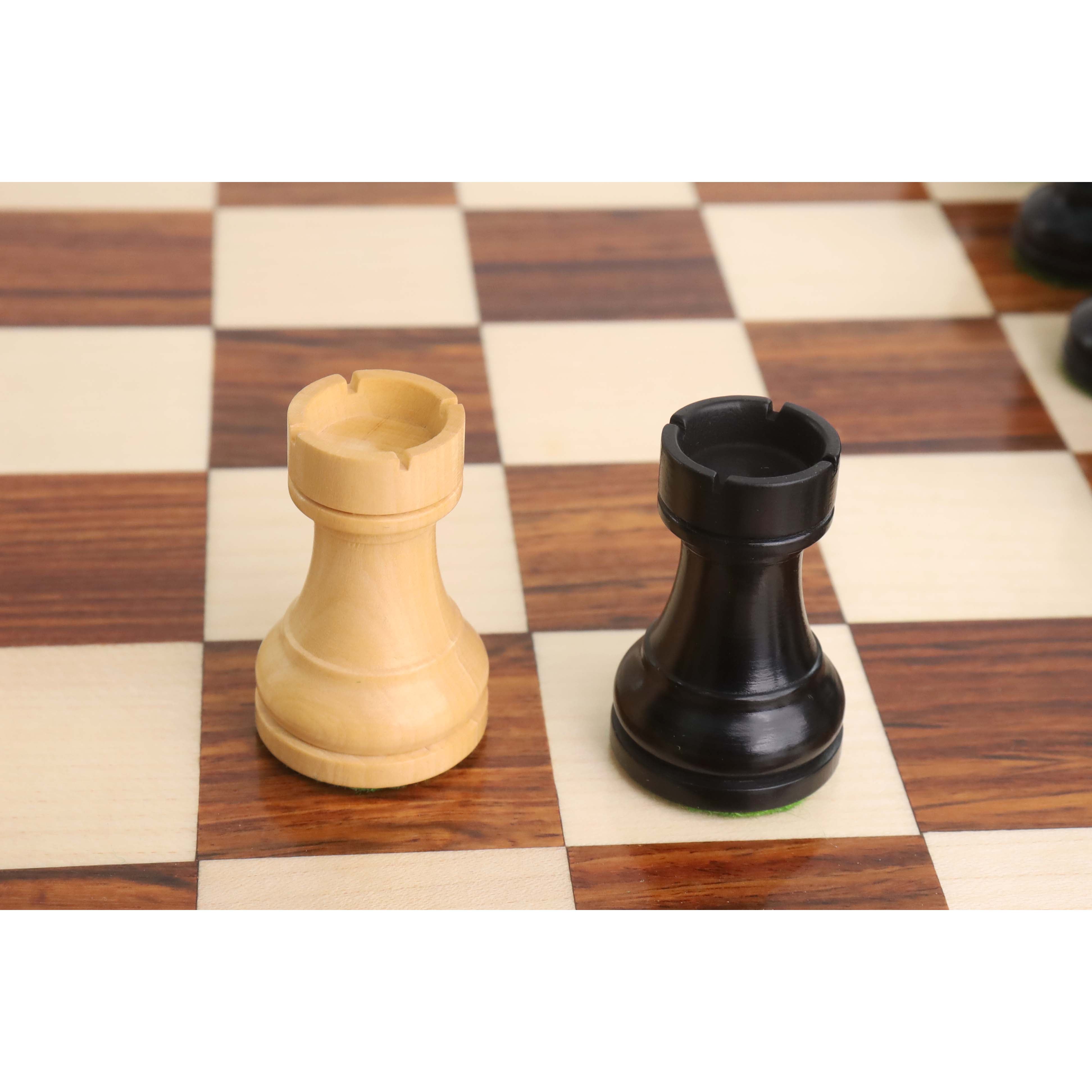 Ebonised Boxwood chessmen at 472 grams complete