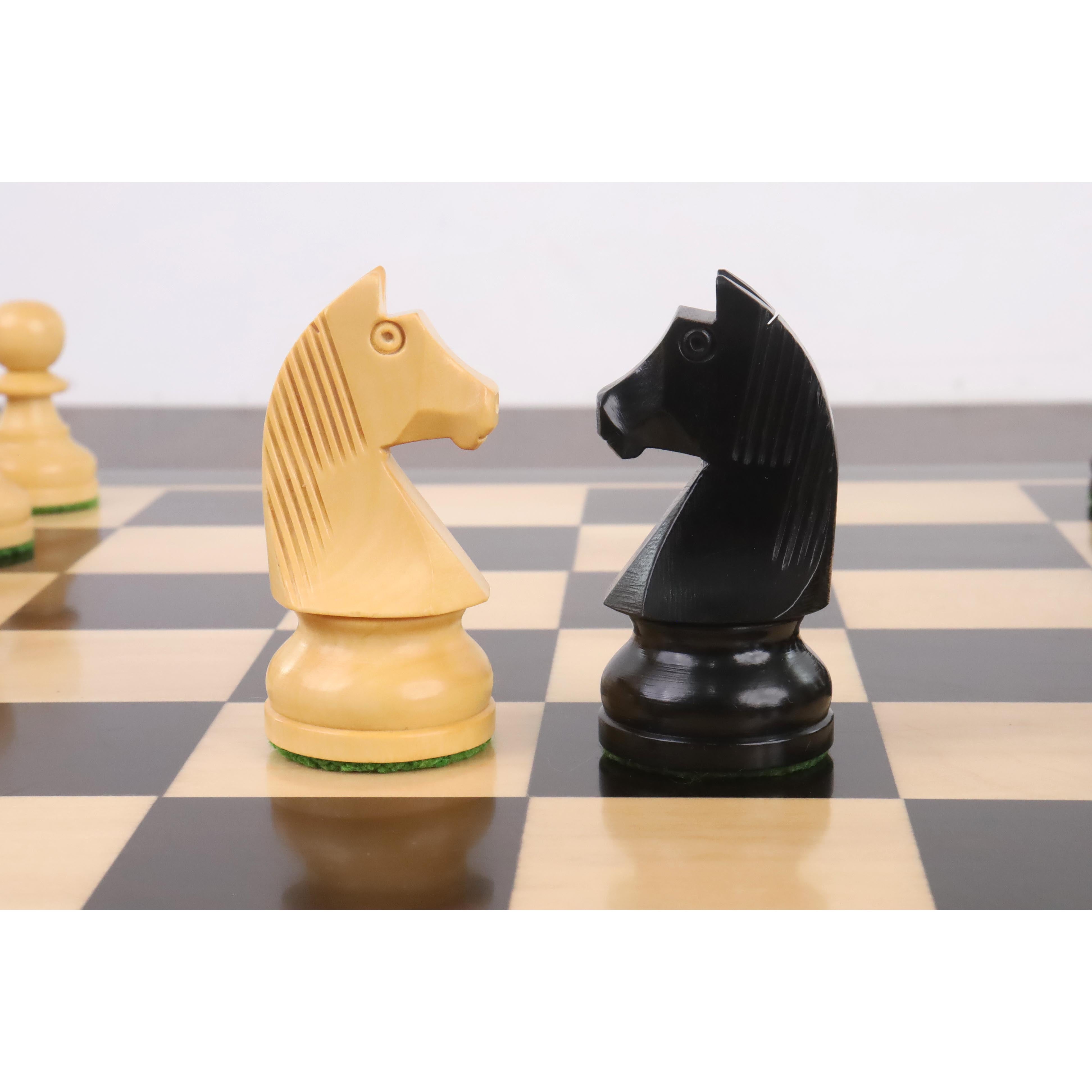 Ebonised Boxwood chessmen at 712 grams complete