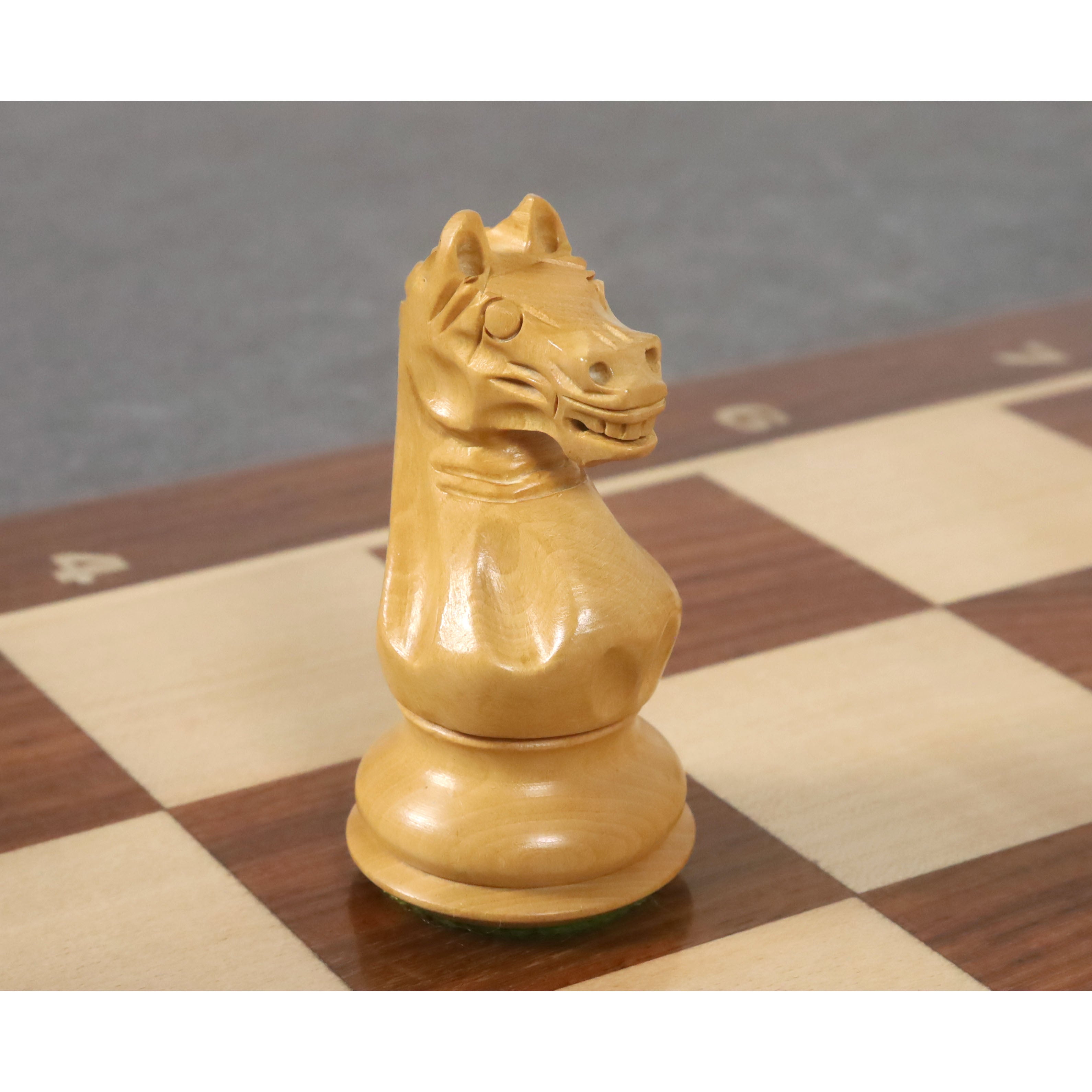 Golden Rosewood and Boxwood chessmen with a 38mm king base