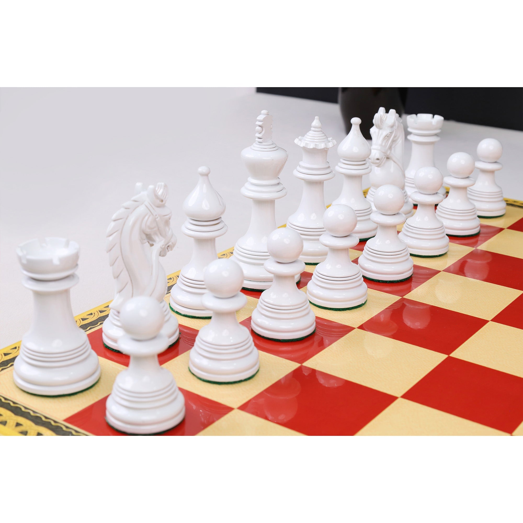 Red Lacquered Boxwood and White Lacquered Boxwood chessmen with a 49mm king base