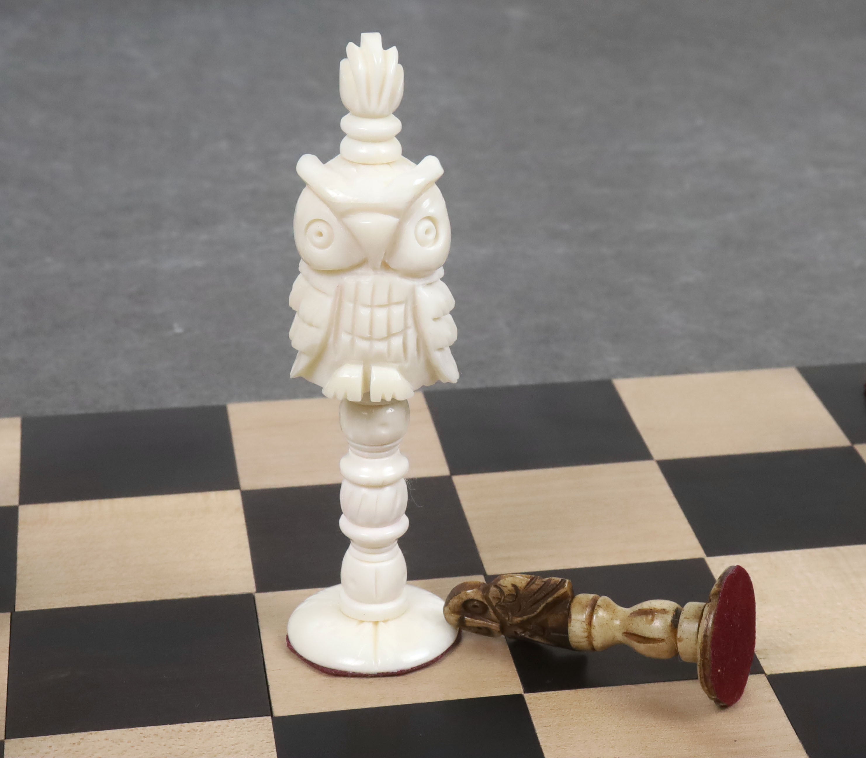 Animal Kingdom Camel Bone 101mm Chess Pieces