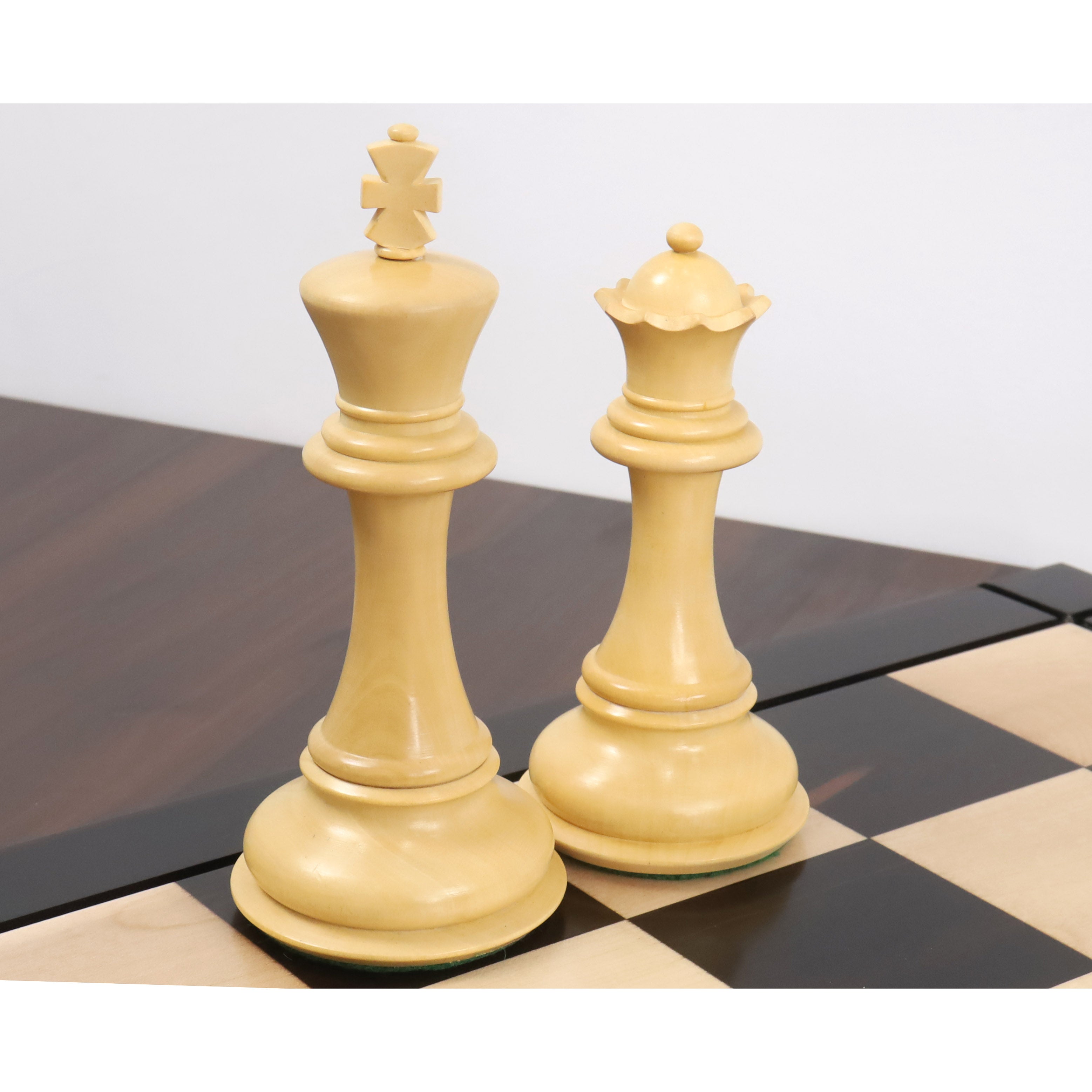 Jumbo Pro Staunton chess pieces in ebony wood, 159mm king