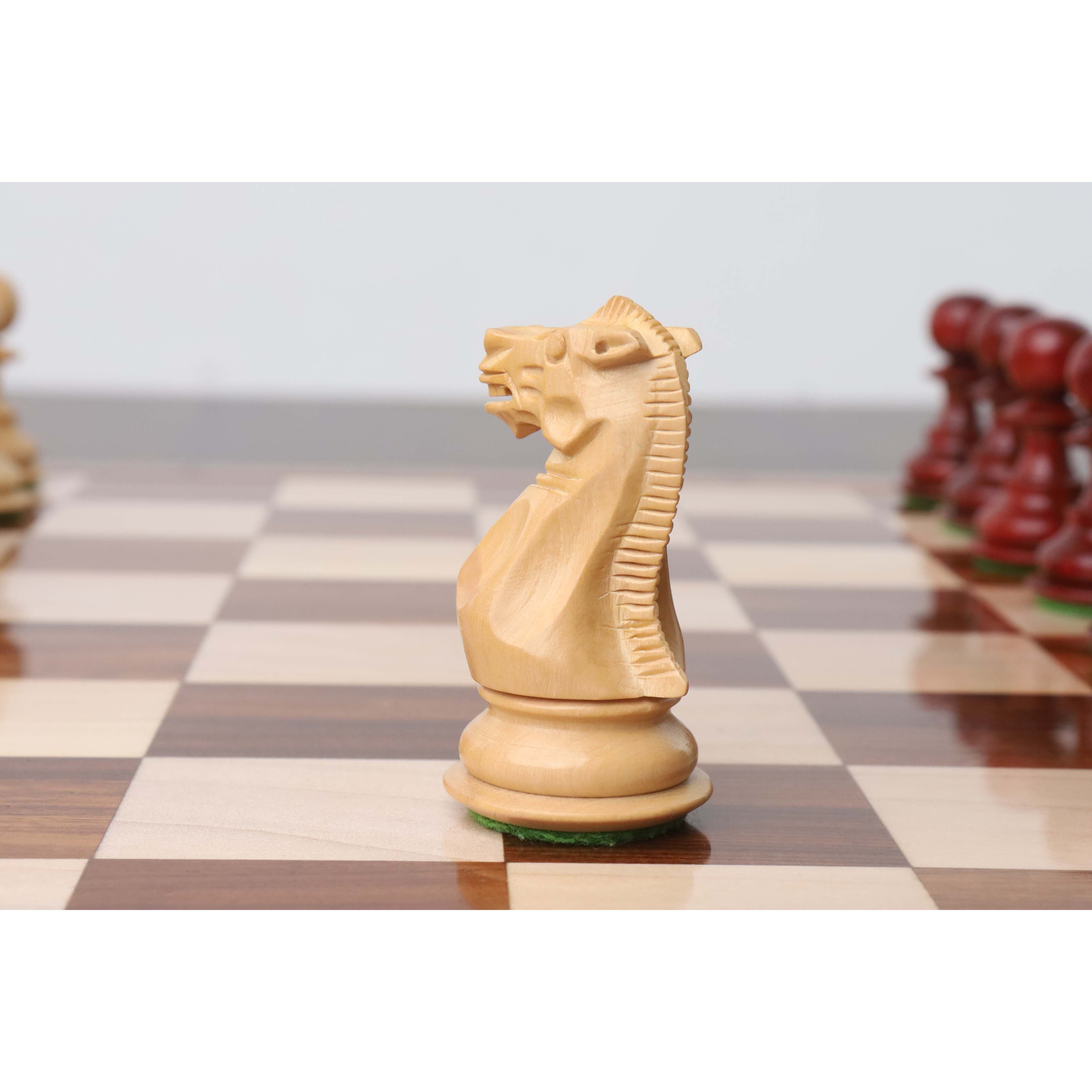 Bud Rosewood and Boxwood chessmen with a 32mm king base