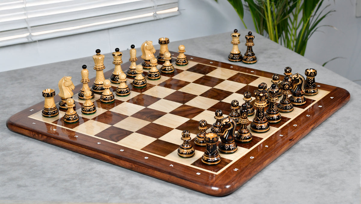 Dubrovnik pattern knight carved in lacquered burnt boxwood, 94mm king set