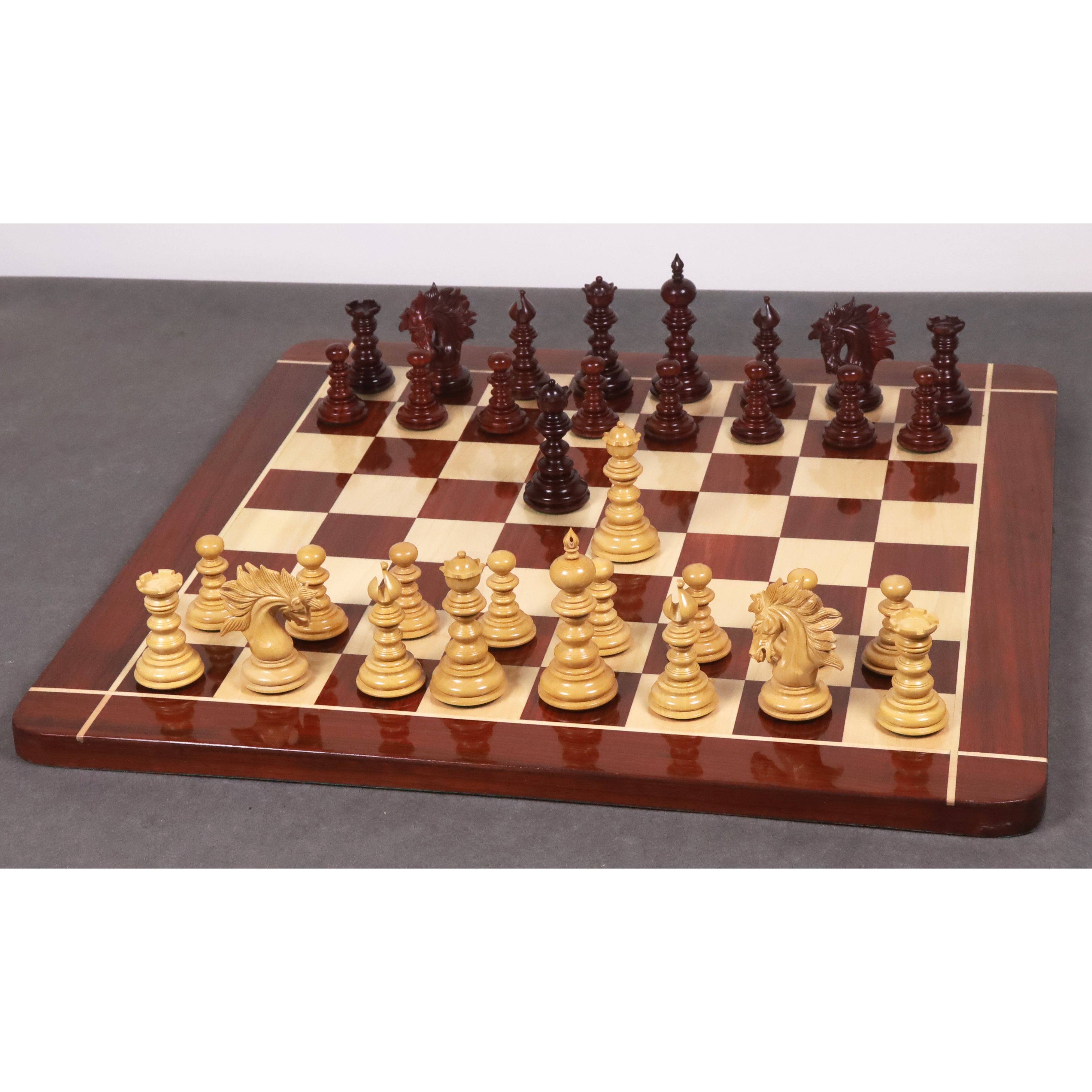 Bud Rosewood chessmen at 2,040 grams complete