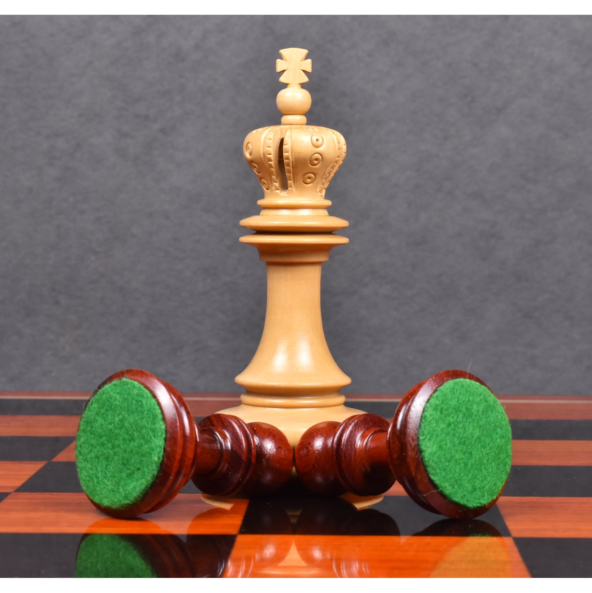 Carvers' Art chess pieces in bud rosewood, 114mm king