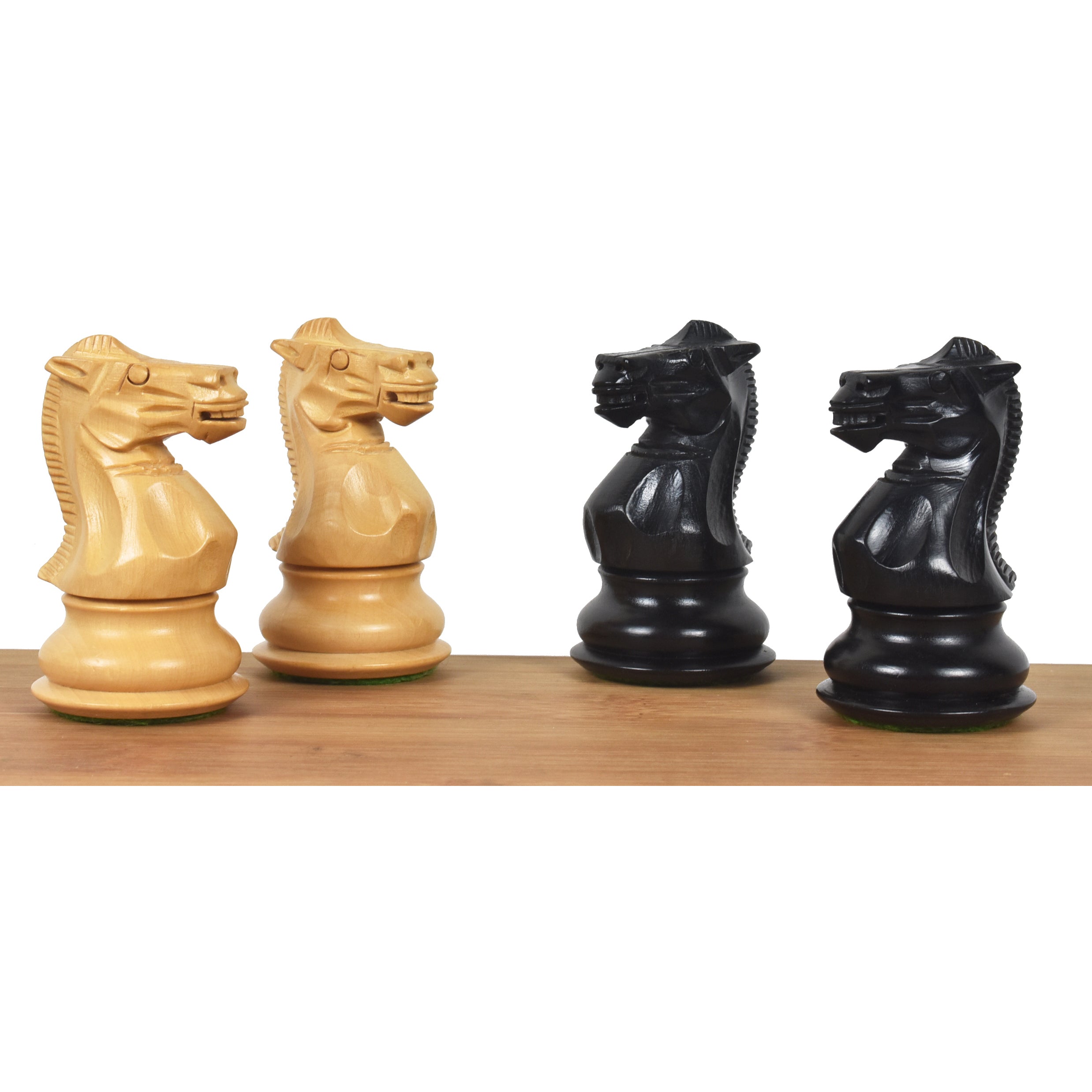 Ebonised Boxwood and Boxwood chessmen with a 39mm king base