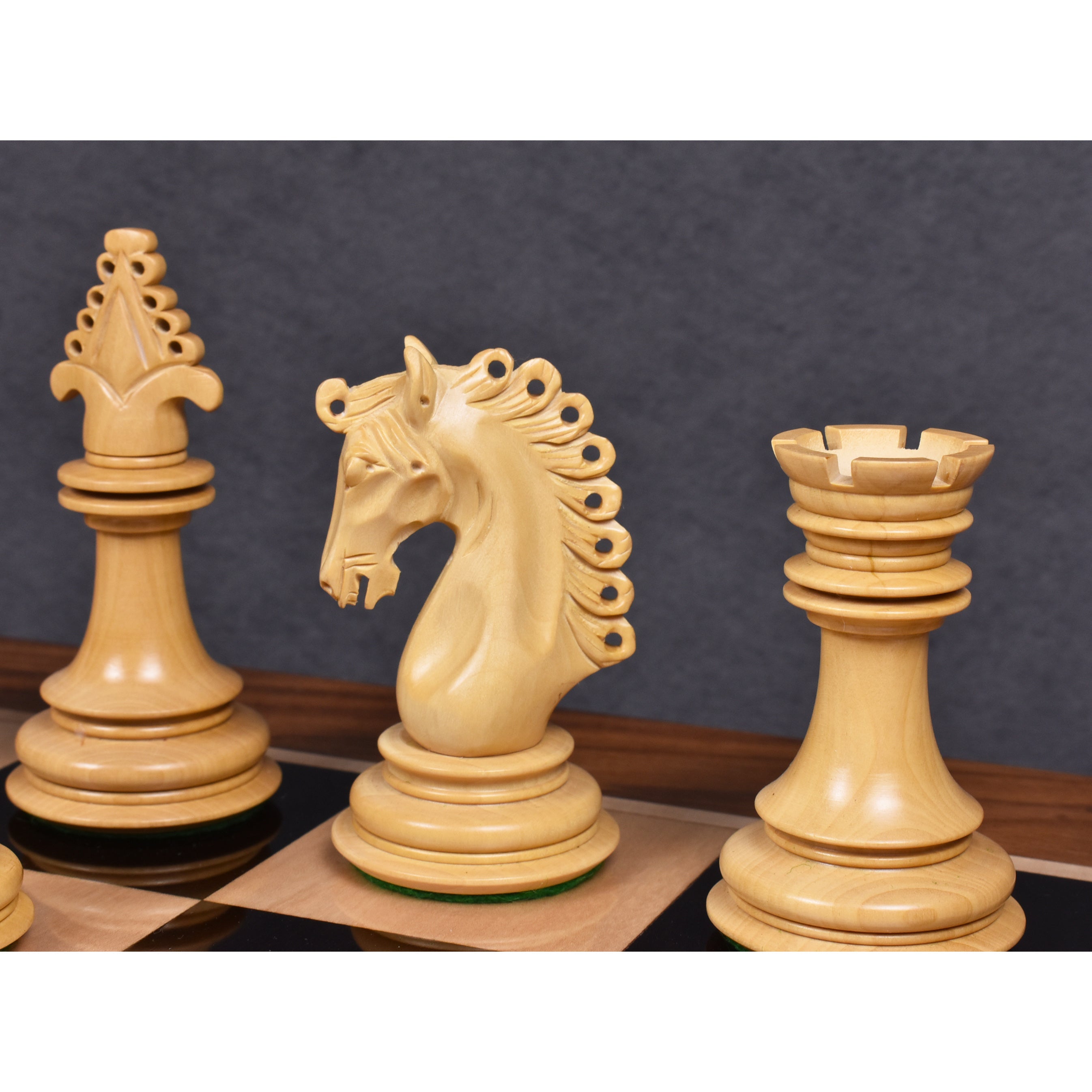 Carvers' Art chess pieces in ebony, 114mm king