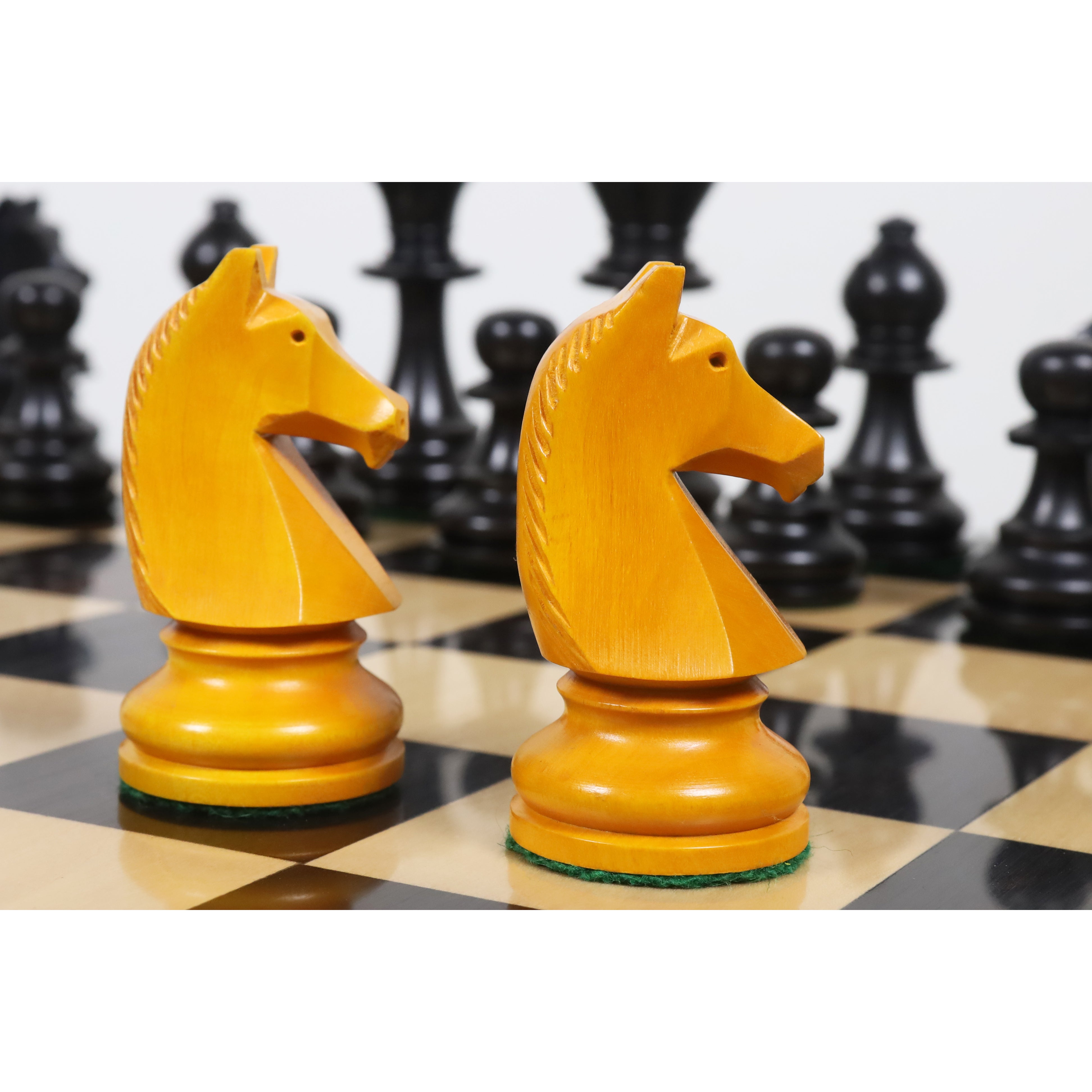Antiqued Boxwood and Ebonised Boxwood chessmen, 98mm king on a 41mm base