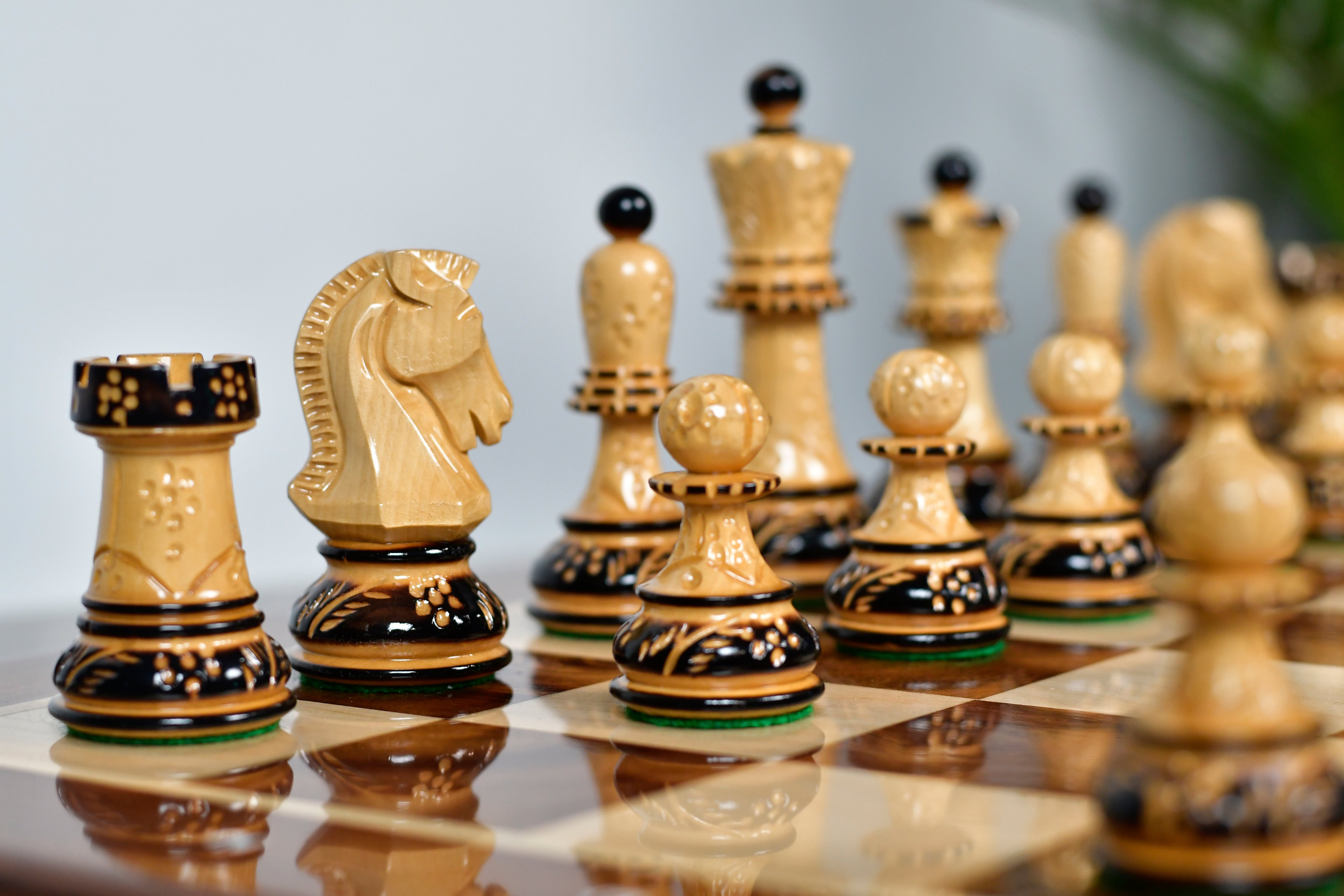 Full 1950 Dubrovnik reproduction set in lacquered burnt boxwood and boxwood