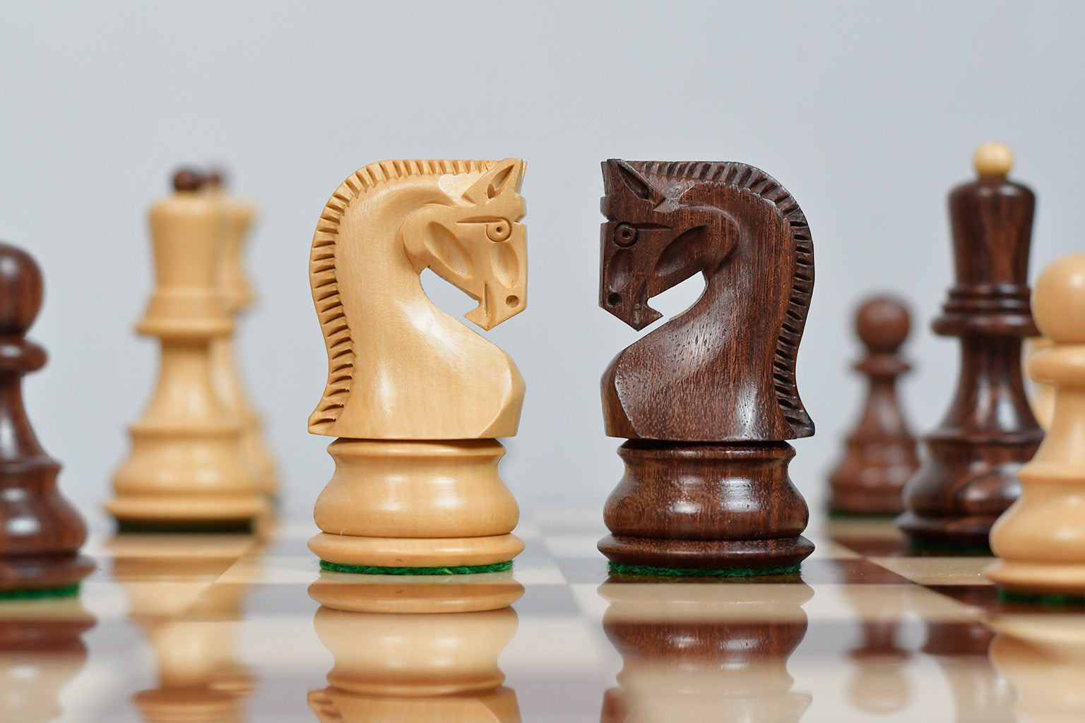 Sheesham Zagreb Staunton 99mm chess pieces, 34 chessmen including two spare queens