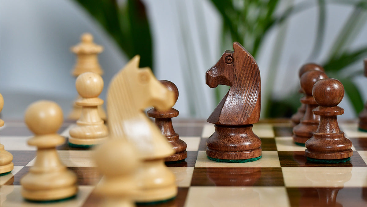 German Knight Staunton chess pieces in sheesham and natural boxwood, 3.03 inch king