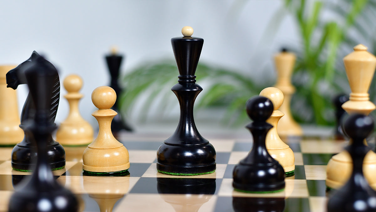 Reproduction Soviet era tournament chess pieces in ebonised boxwood, 4.4 inch king