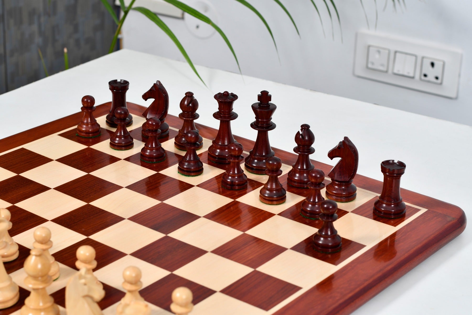 Chavet Championship bud rosewood chess pieces, 40mm king base, collar rings
