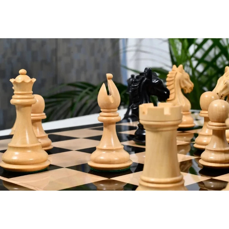 Derby Knight Pattern Chess Set