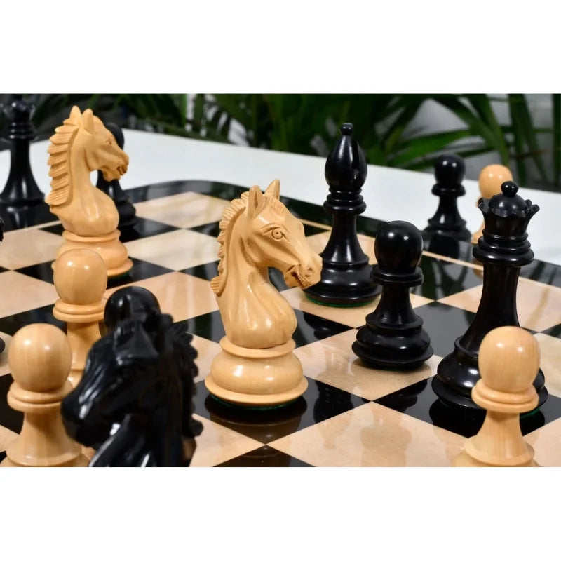 Derby Knight Pattern Chess Set