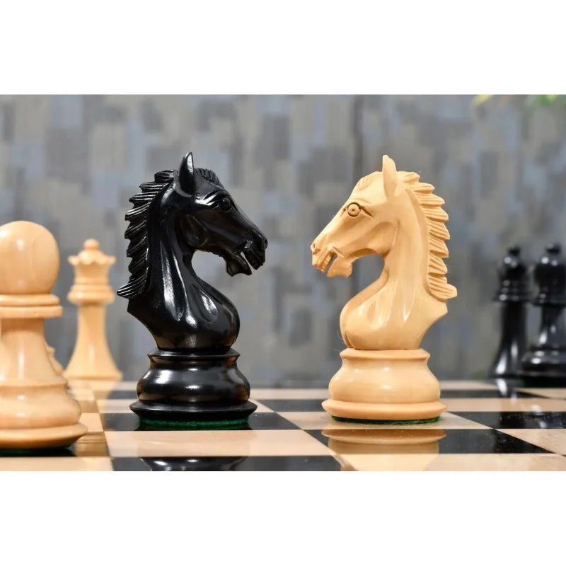 Derby Knight Pattern Chess Set