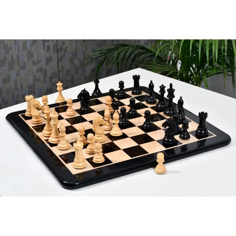 Derby Knight Pattern Chess Set