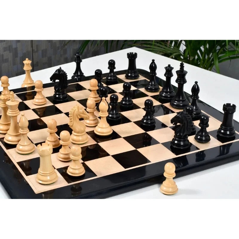 Derby Knight Pattern Chess Set