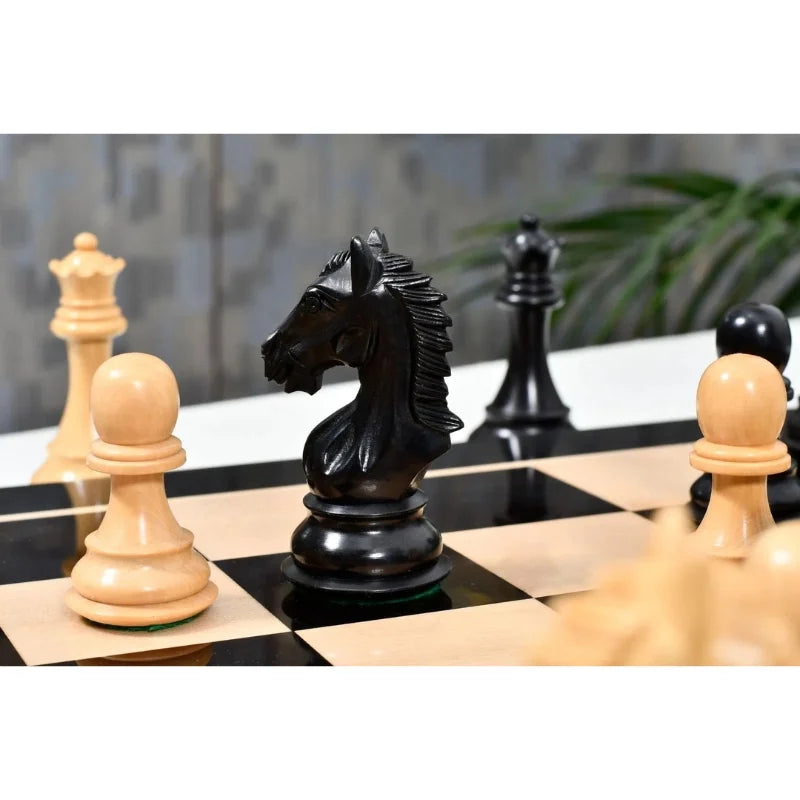 Derby Knight Pattern Chess Set