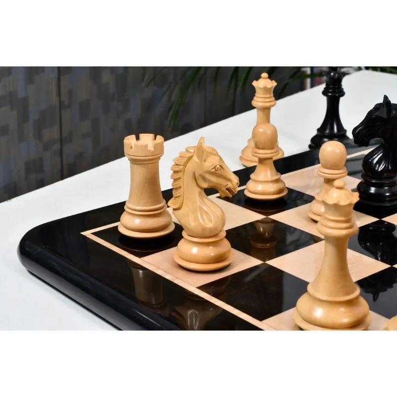 Derby Knight Pattern Chess Set
